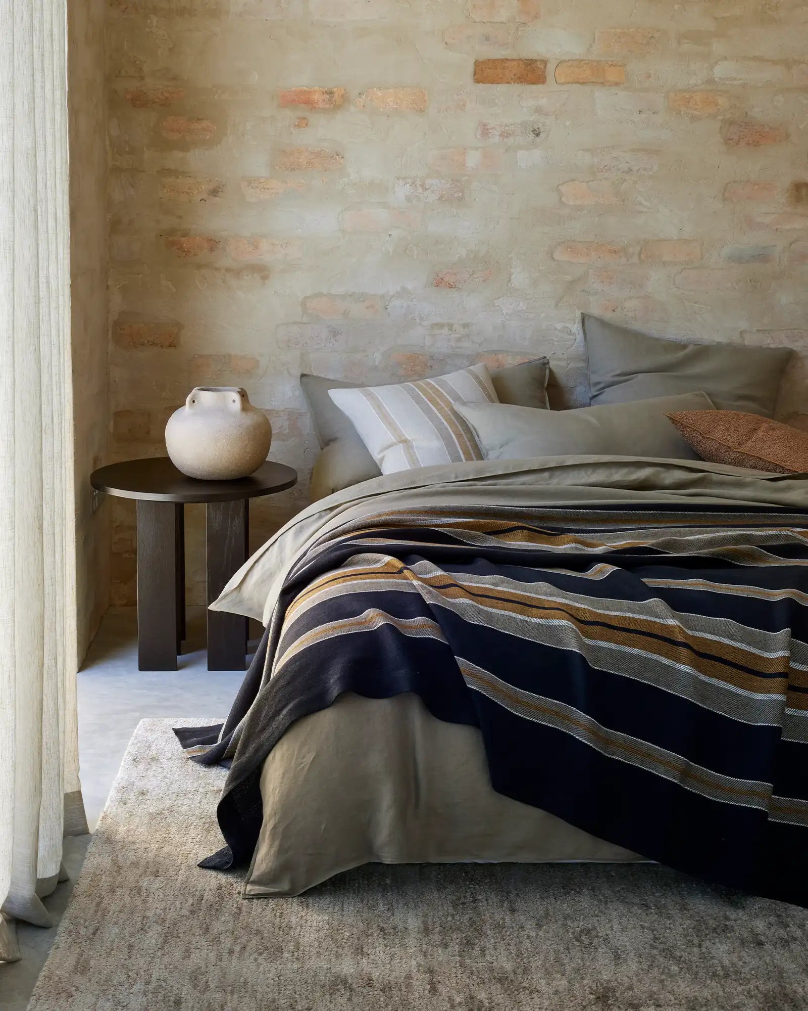 Franco Linen Throw Blanket - Soft & Breathable Lightweight Bedspread for Sofa, Bed, or Outdoor Use - Perfect for Cozy Evenings, Picnics & Home Decor