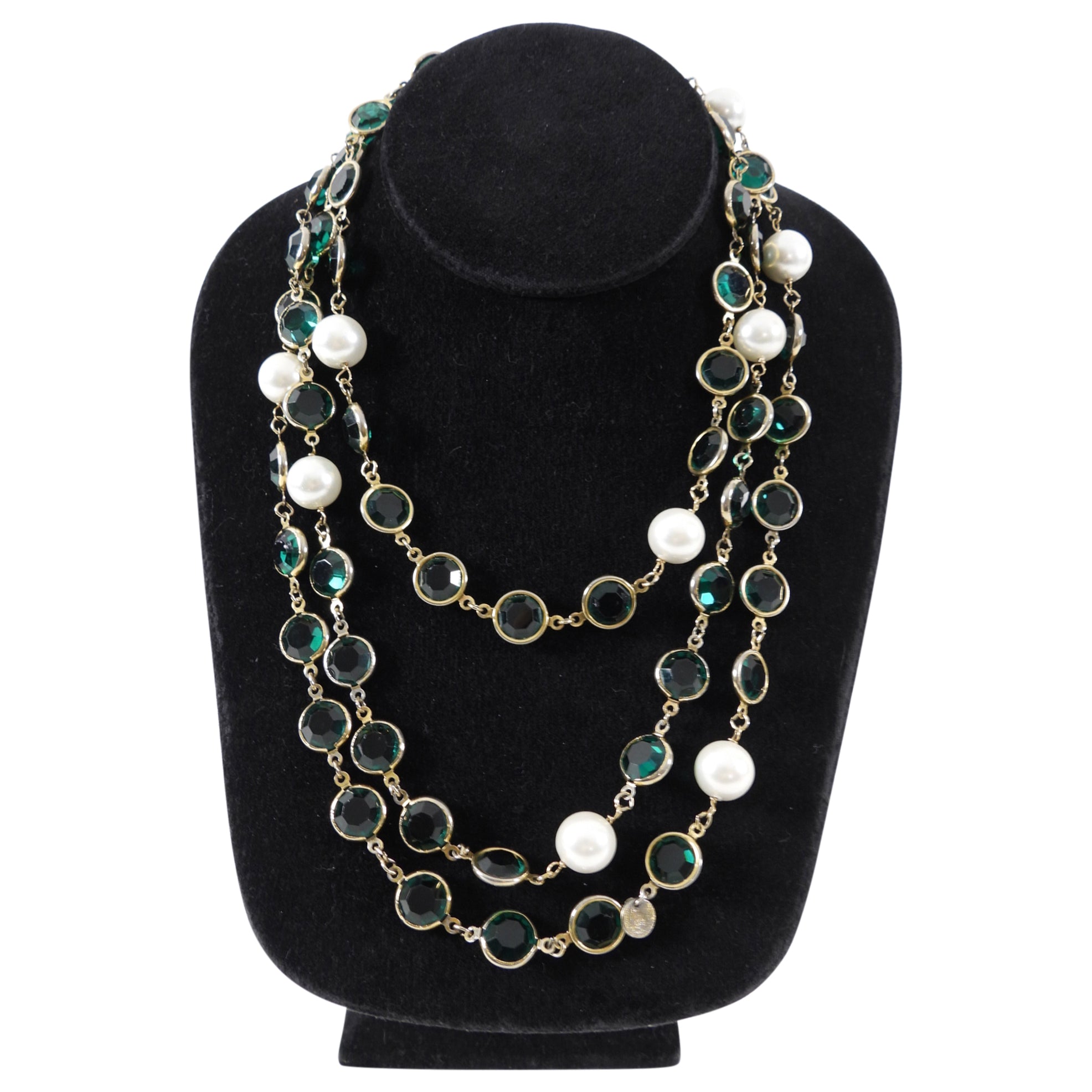 Vintage Chanel 1981 Green Gripoix Glass & Faux Pearl Sautoir Necklace - Elegant Statement Jewelry for Evening Wear & Special Occasions