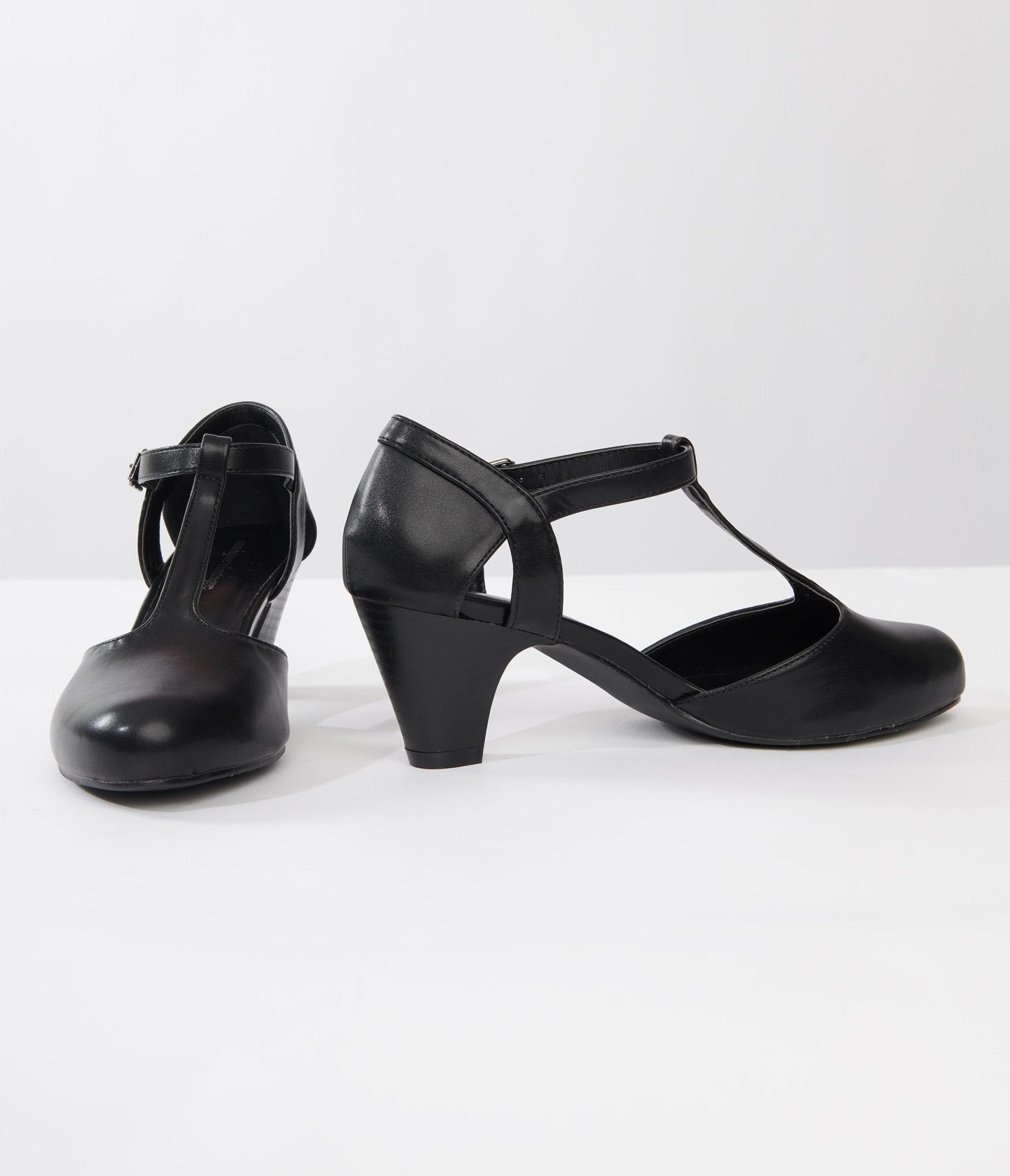 Vintage 1920s Style Black Leatherette T-Strap Closed Toe Pumps - Retro Flapper Shoes for Roaring 20s Party, Gatsby Theme Wedding, Swing Dance & Costume Events