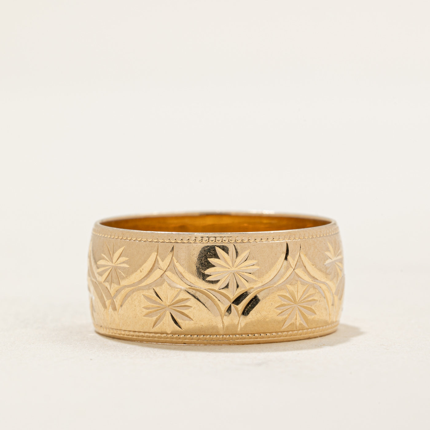 9K Yellow Gold Engraved Wedding Band Ring for Men & Women - Size 8.90mm & 9.25mm - Perfect for Anniversaries, Engagements & Special Occasions