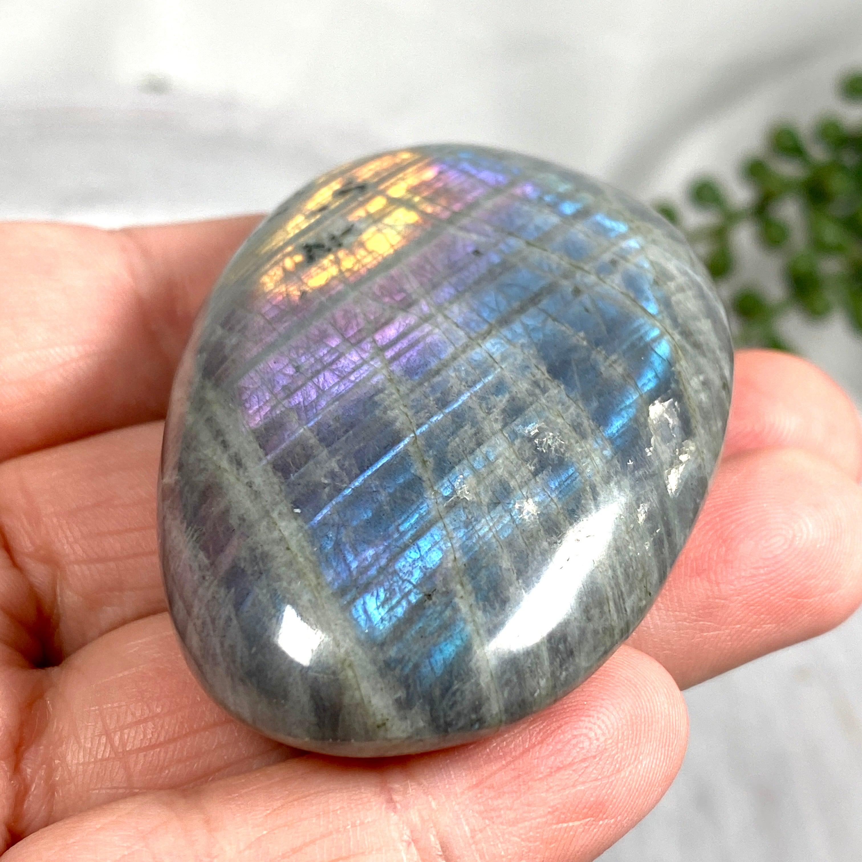 Natural Purple Labradorite Palm Stone - Healing Crystal for Meditation, Stress Relief & Energy Balancing - Perfect for Reiki, Yoga & Spiritual Practices