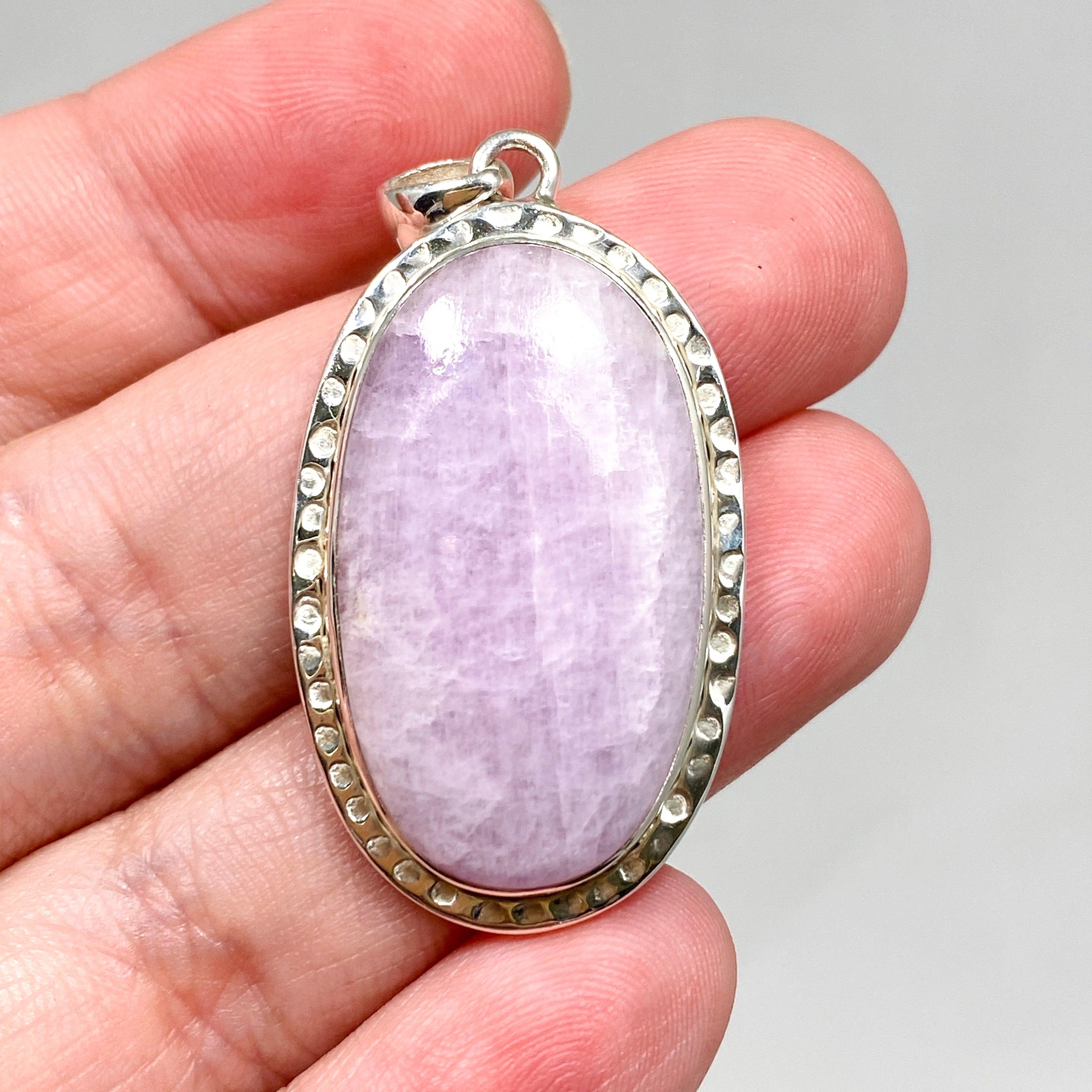 Elegant Kunzite Oval Pendant Necklace in Sterling Silver Setting KPGJ4302 - Perfect for Weddings, Anniversaries & Special Occasions