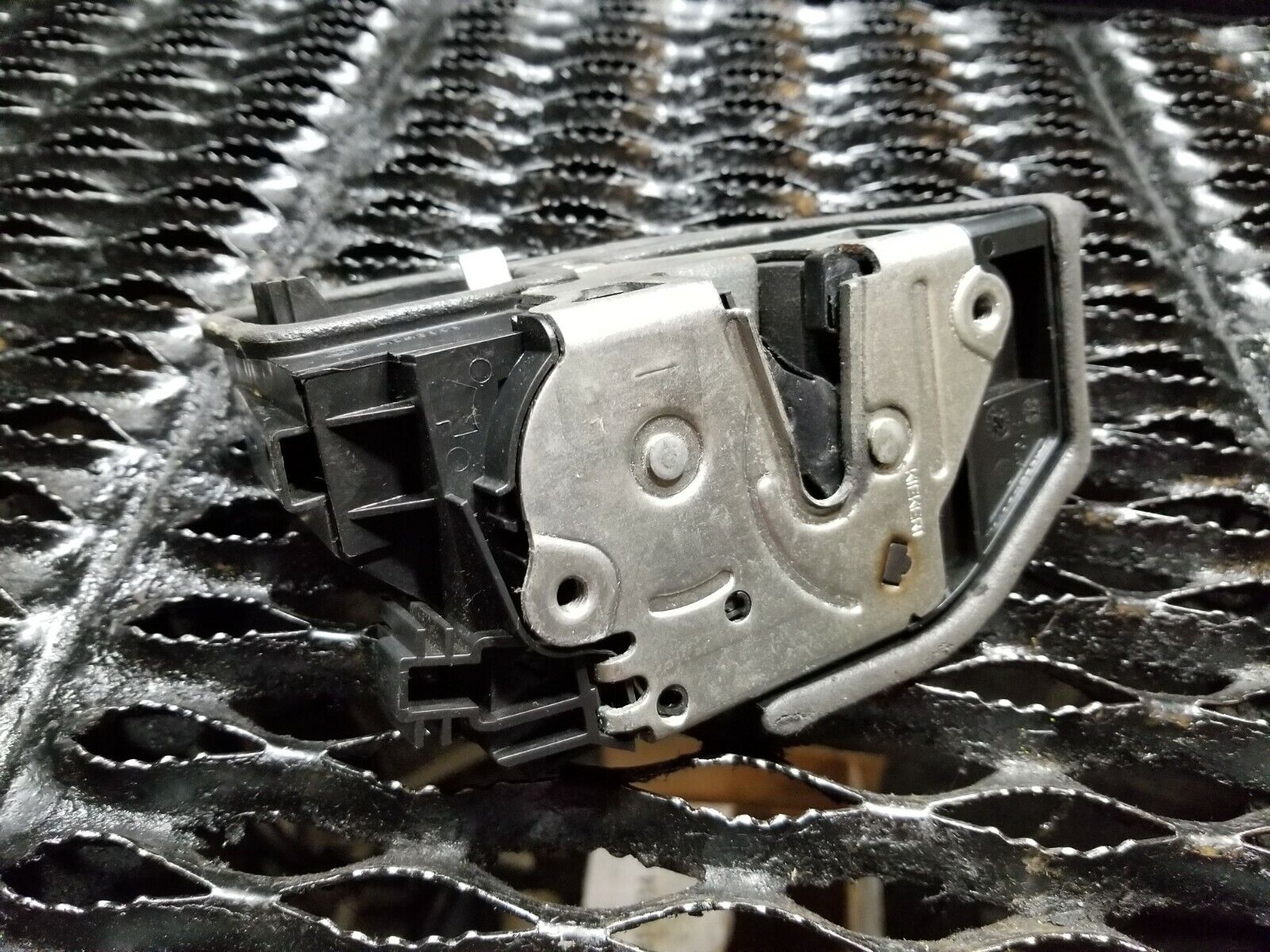 2006-2010 BMW 650i E63 Right Passenger Side Door Lock Latch Actuator OEM Replacement - Perfect for Door Lock Repair & Maintenance