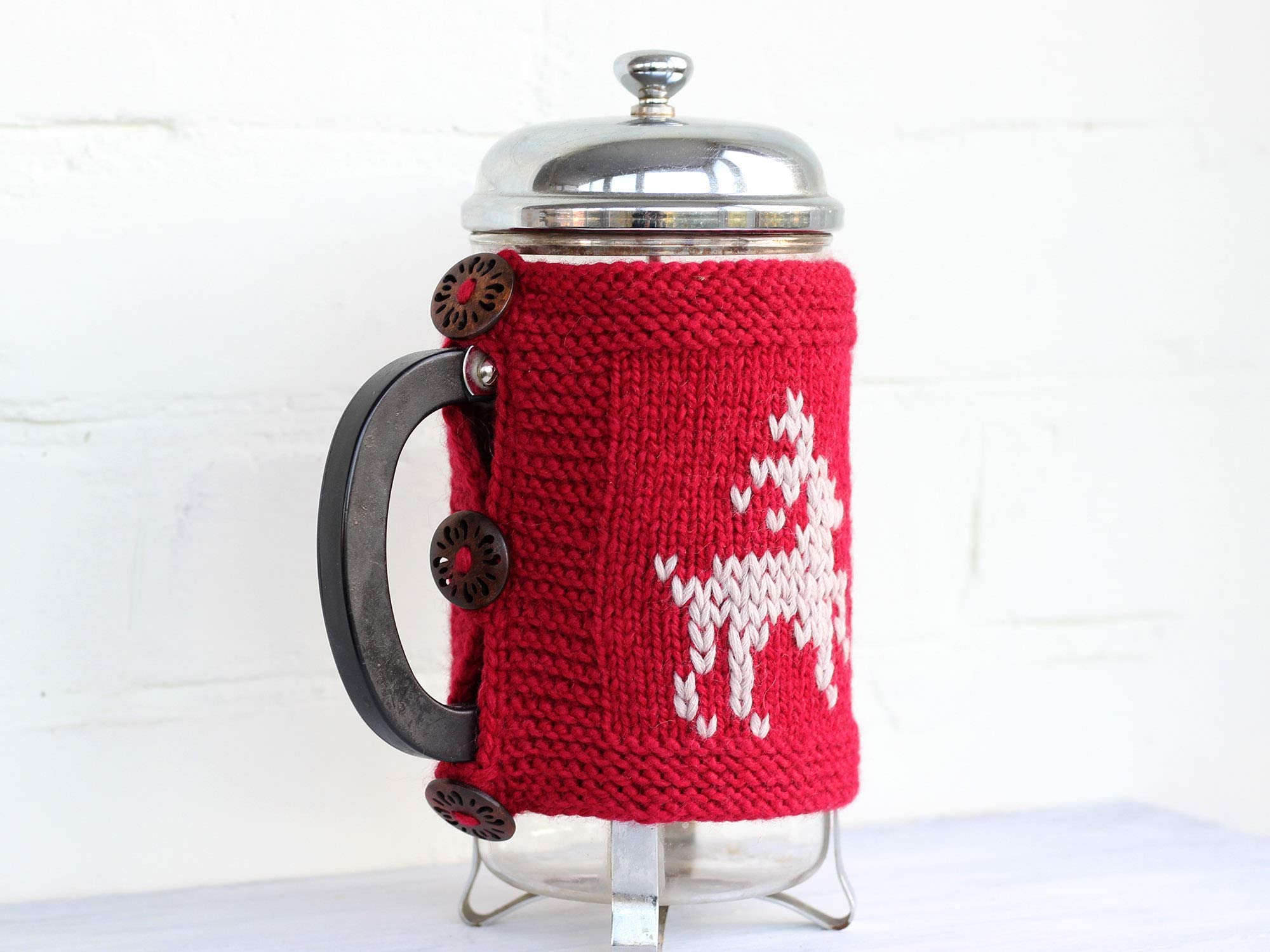 Festive Knit French Press Cozy - Red Christmas Tree & Deer Design Cafetiere Cover - Holiday Table Decor, Tea Pot Cozy - Perfect for Christmas Gatherings, Cozy Kitchen Accessories, Housewarming Gifts