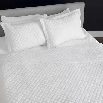 Luxury Diamond Quilted 3-Piece Microfiber Blanket Set - Ultra Soft & Cozy - White Bedding for All Seasons | Perfect for Bedroom, Sofa, and Gift Giving