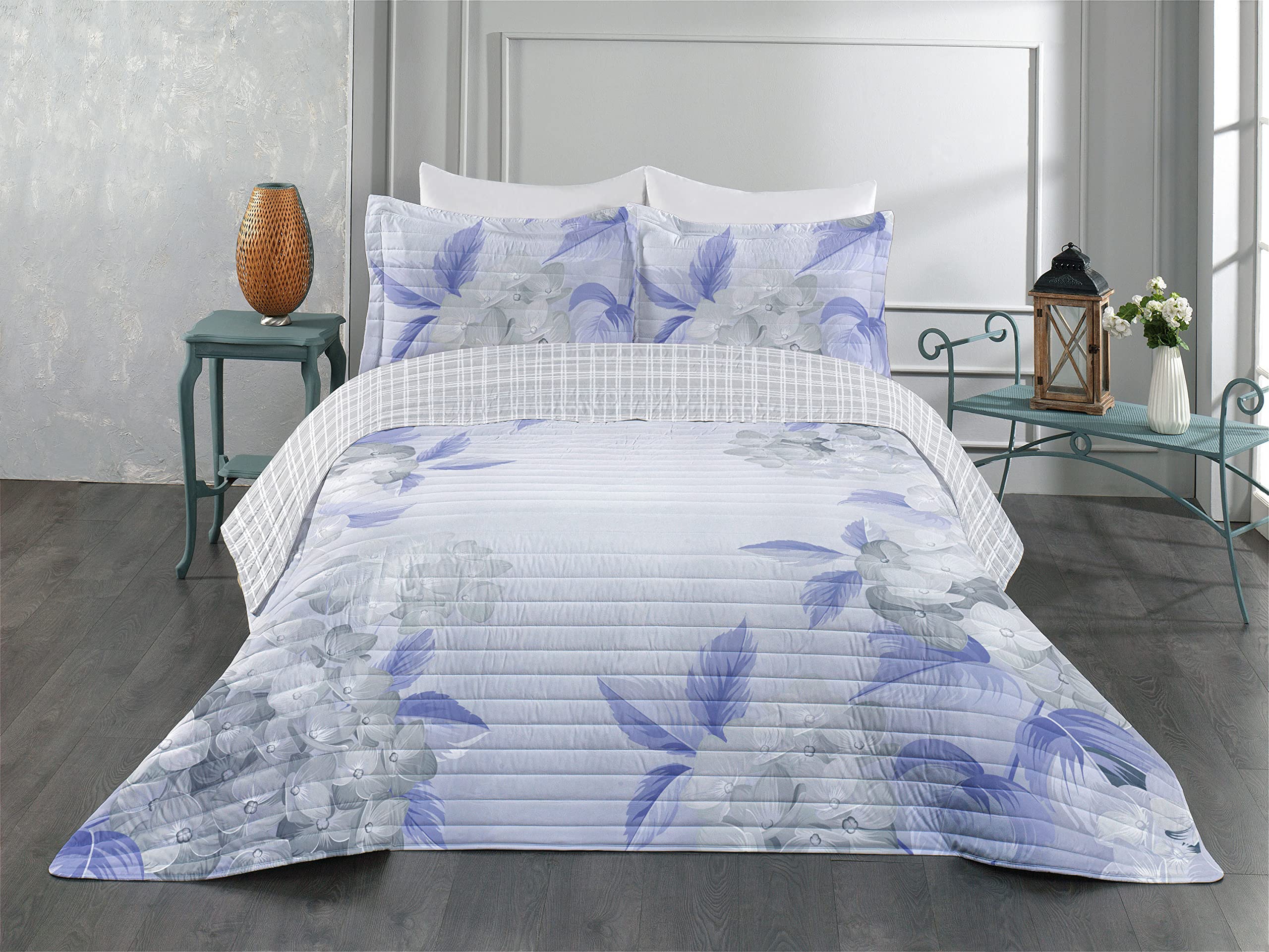Ambesonne Floral Reversible Bedspread Set - Blooming Hydrangea Flowers & Leaves Bouquet Vintage Style Spring Nature Print | Microfiber Bedding Set with Pillow Shams & Comforter | Queen Size in Pale Ceil Blue | Perfect for Spring Bedroom Decor, Guest Room Makeover & Cozy Farmhouse Style