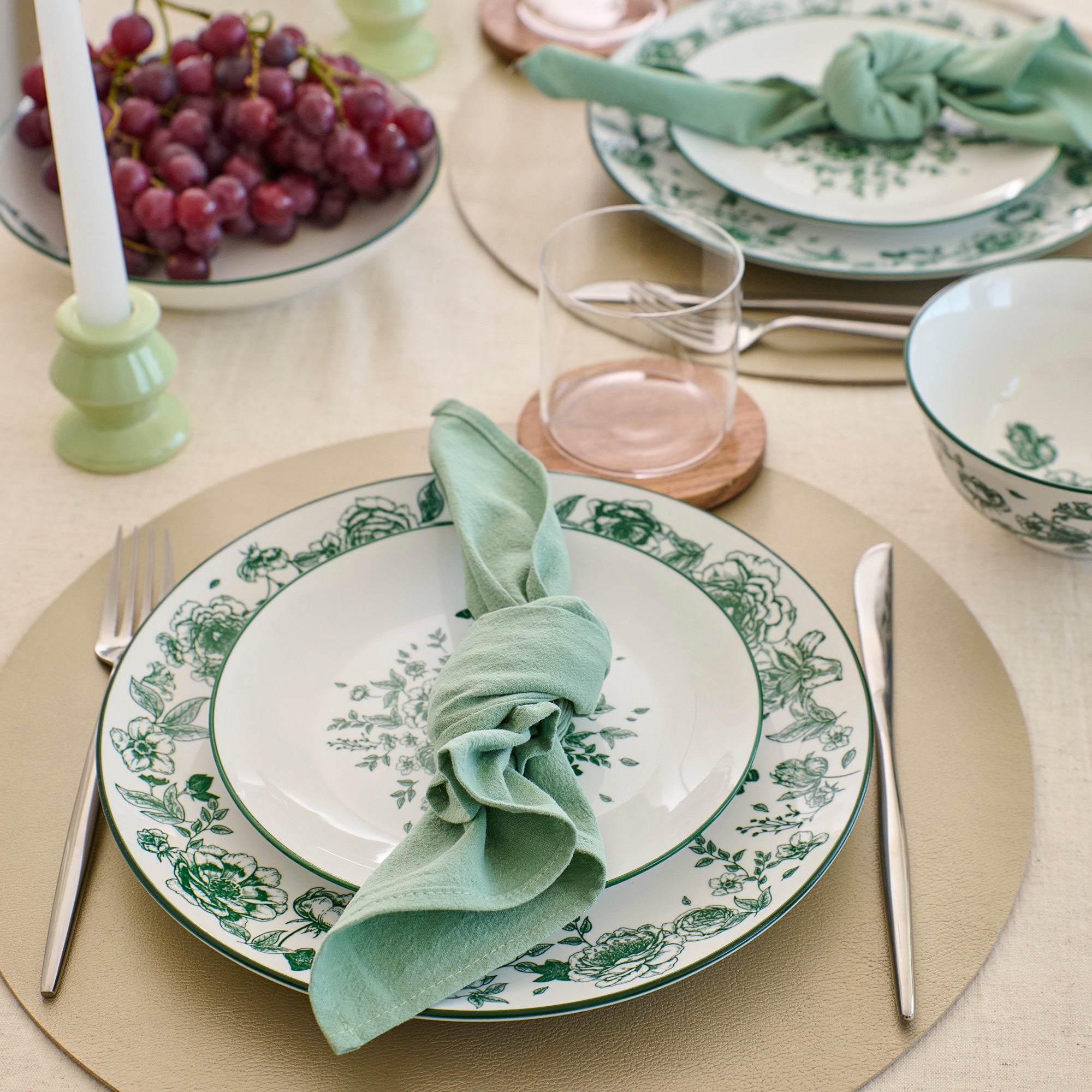 Premium Porcelain Dinnerware Set - Elegant Green Tableware for Fine Dining, Dinner Parties & Home Decor | 16-Piece Set