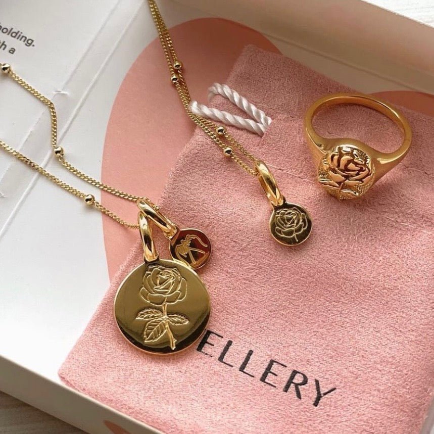 Personalized Initial Chrysanthemum Necklace - November Birth Flower Jewelry for Women, Gifts for Mom, Sister, Girlfriend | Birthday, Anniversary, Valentine's Day Present