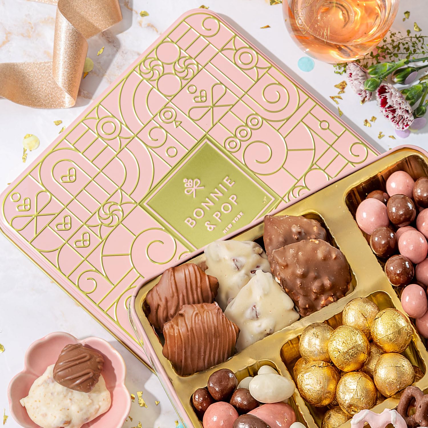 BONNIE AND POP - Luxury Chocolate Gift Basket for Women | Gourmet Snack Box with Chocolate Covered Treats | Perfect Gift Set for Mom, Wife, Girlfriend, Lover | Romantic Present for Anniversary, Birthday, Valentine's Day | Ideal for Special Occasions and Thoughtful Surprises