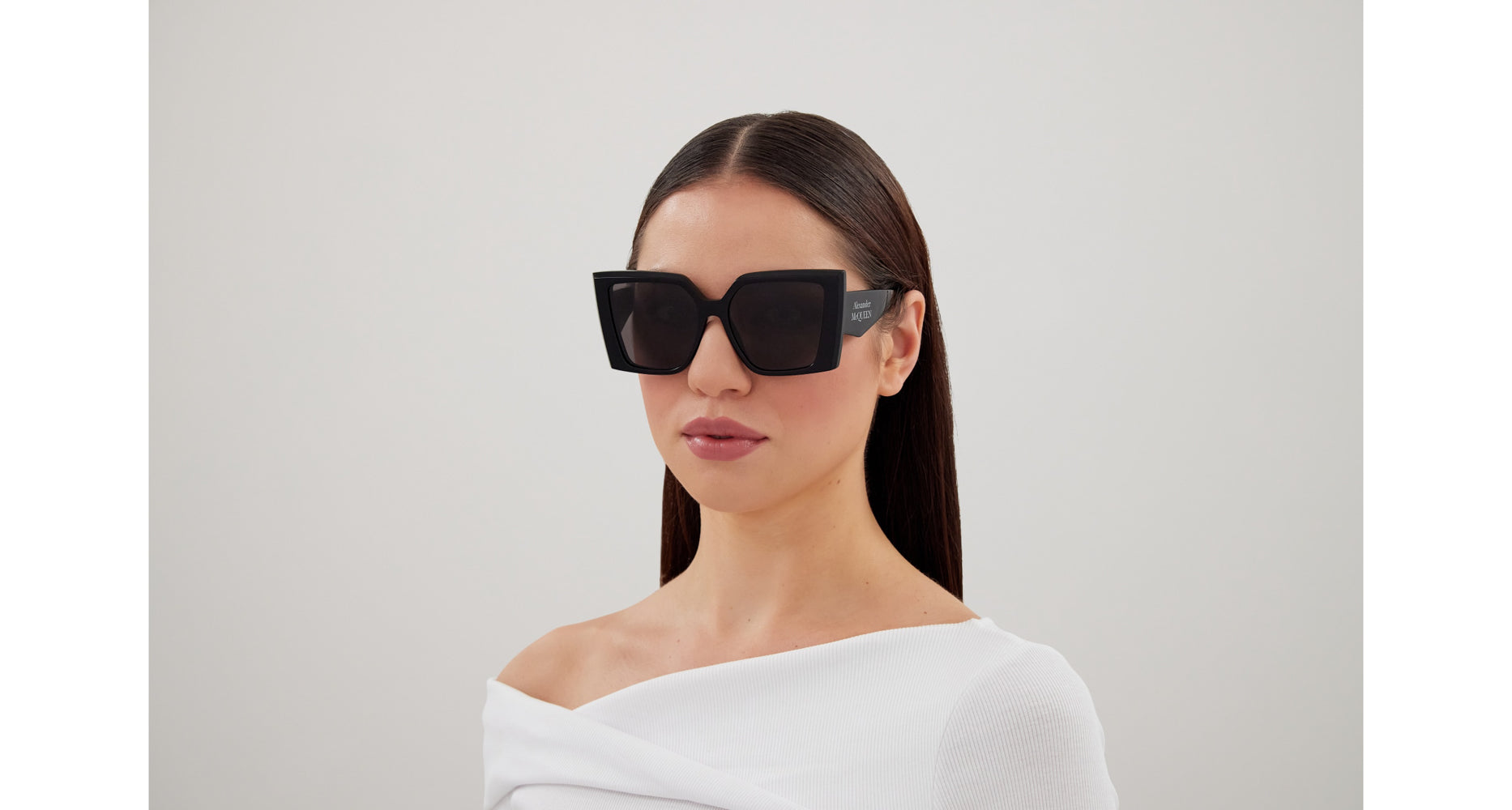 Alexander McQueen AM0467S Sunglasses - Luxury Designer Shades for Men & Women | UV Protection, Fashionable & Durable for Outdoor Activities, Travel & Daily Wear