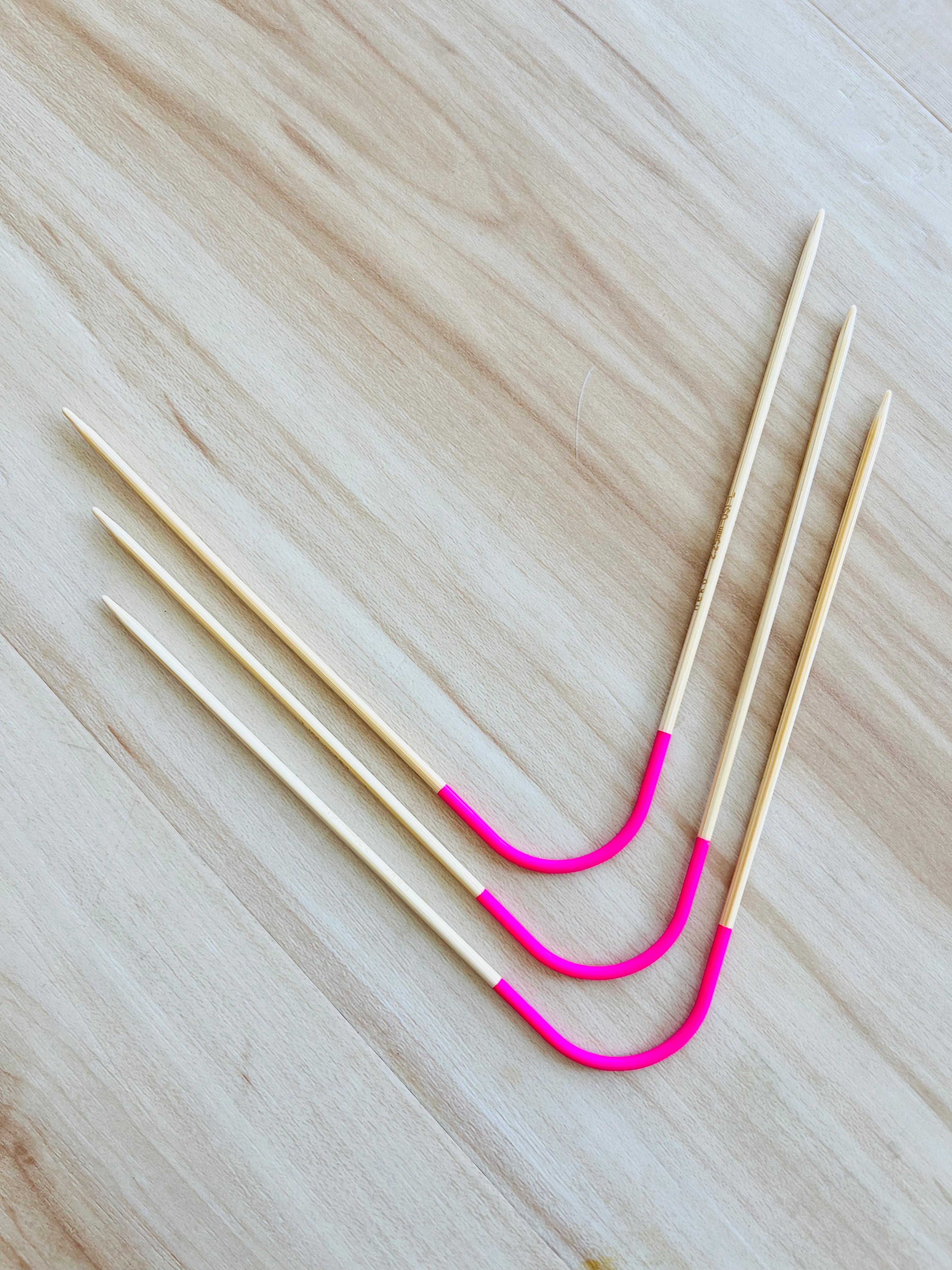 Premium Bamboo Flex Curved Double Pointed Knitting Needles Set - 5 Sizes for Socks, Hats & Gloves - Ergonomic Design for Comfortable Knitting at Home or Travel