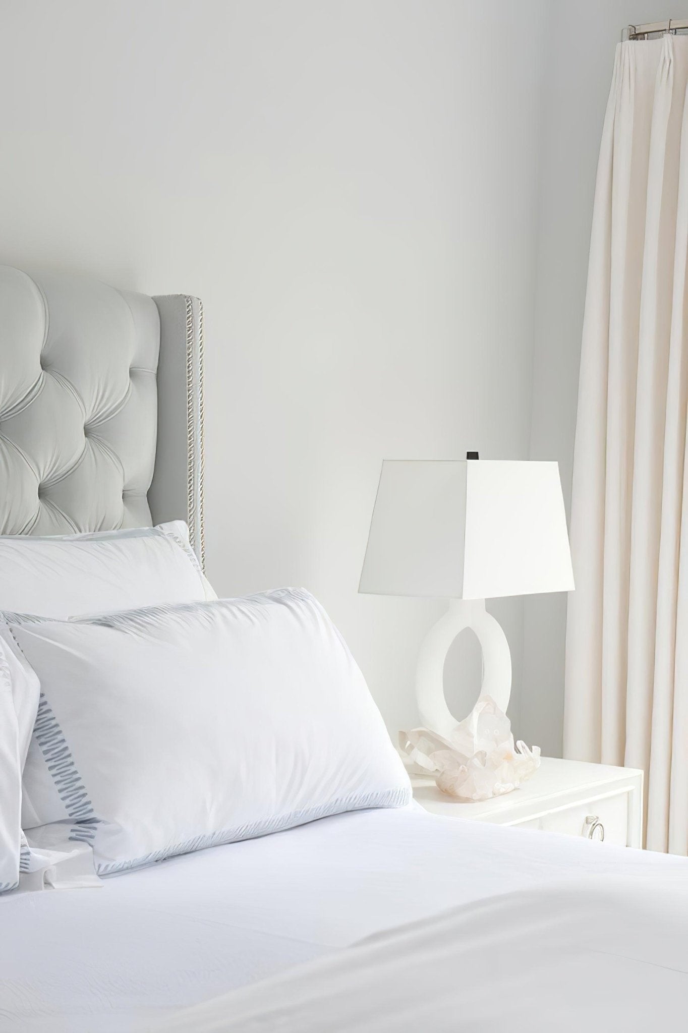 Modern Ring Form Table Lamp - Stylish LED Desk Light for Bedroom, Living Room & Office - Perfect for Reading, Working & Decor