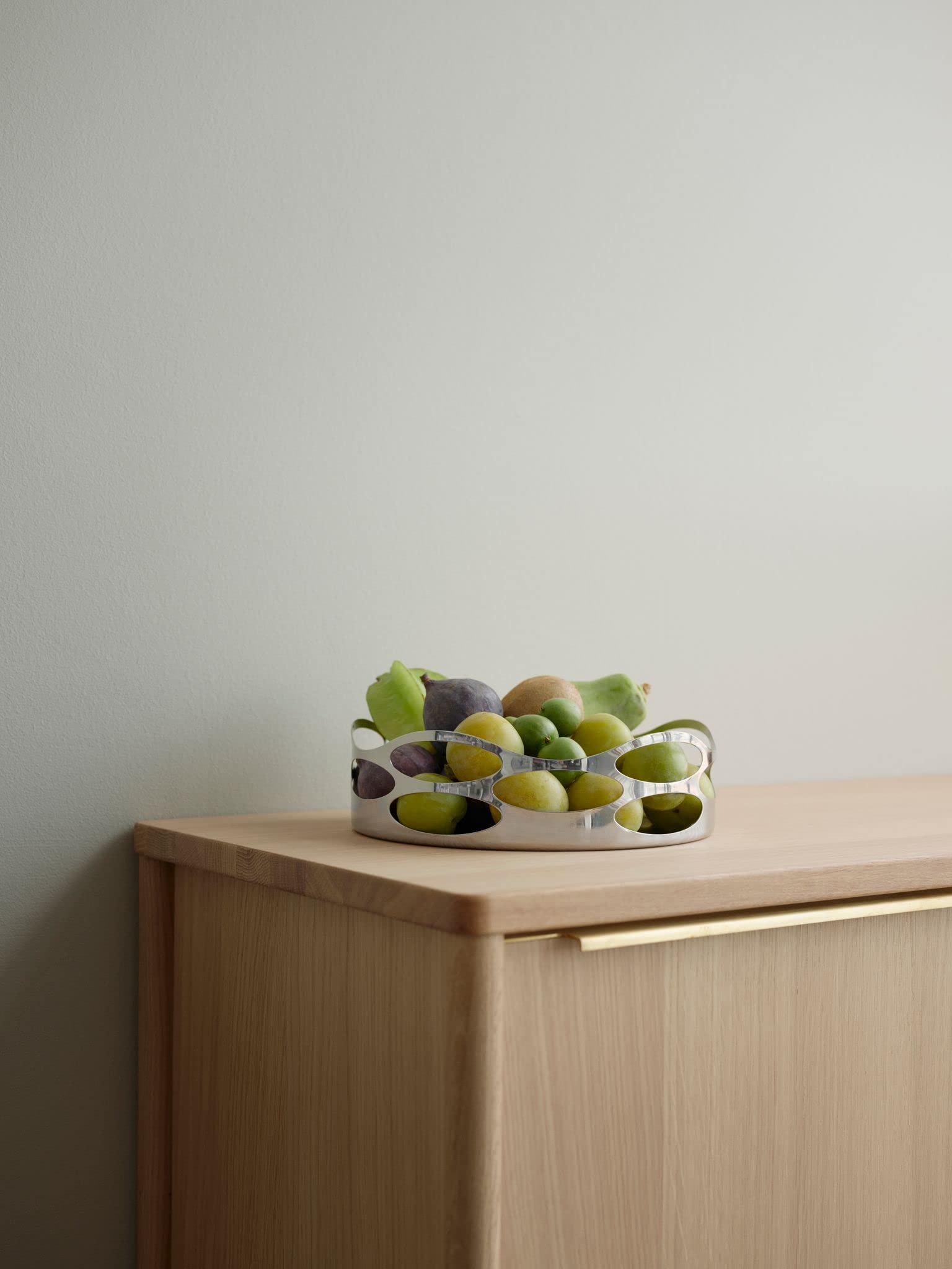 Stelton Embrace Bread Basket - Black | Modern Bread Storage Basket for Kitchen Countertop | Perfect for Bread, Pastries, and Fruit Display