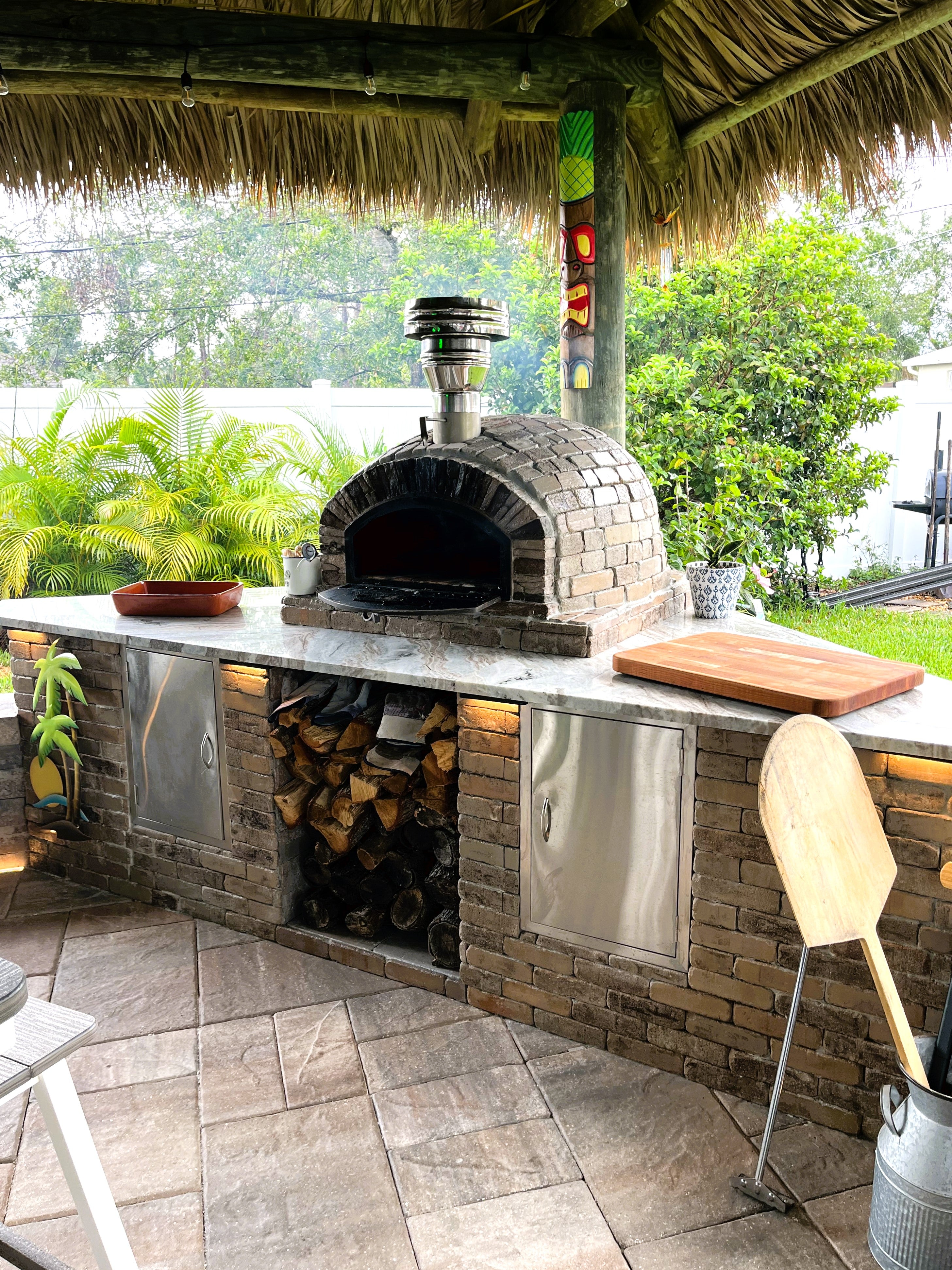 Premium BUENA VENTURA SIERRA Outdoor Pizza Oven - Wood Fired & Gas Compatible for Backyard, Patio, and Restaurant Use
