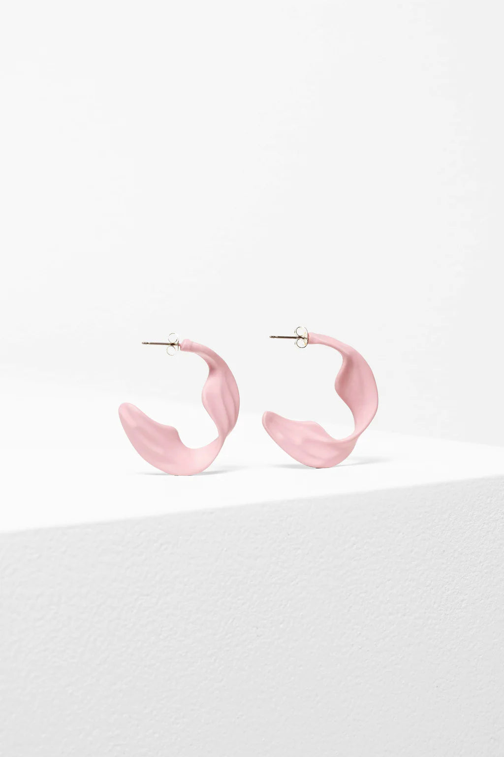 Trendy STREK Earrings for Women - Minimalist Gold Hoop Earrings for Everyday Wear - Perfect for Office, Party & Casual Outfits