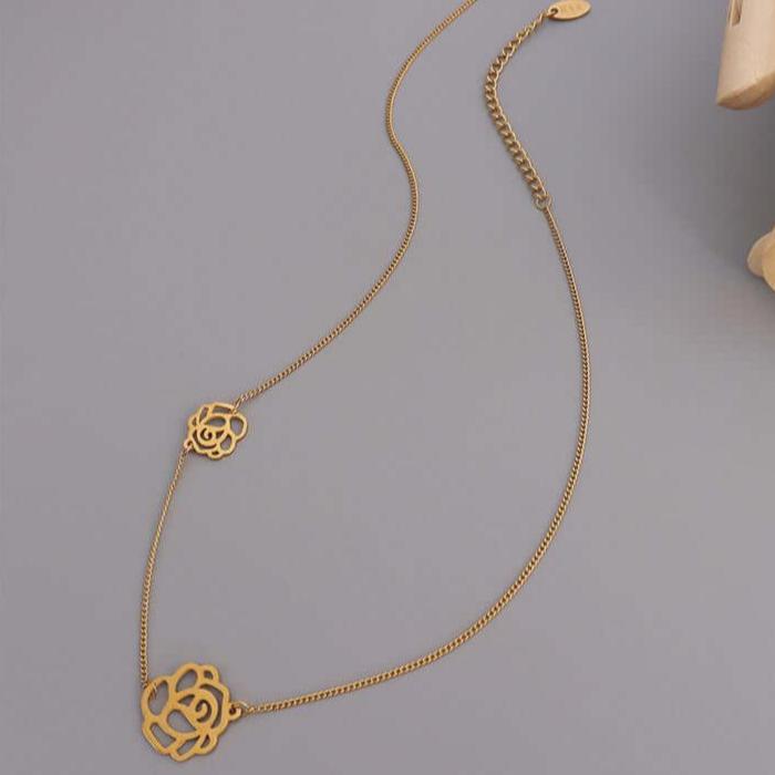 18K Gold Black Rose Choker Necklace for Women - Elegant Gothic Jewelry Gift for Valentine's Day, Anniversary & Special Occasions | P541