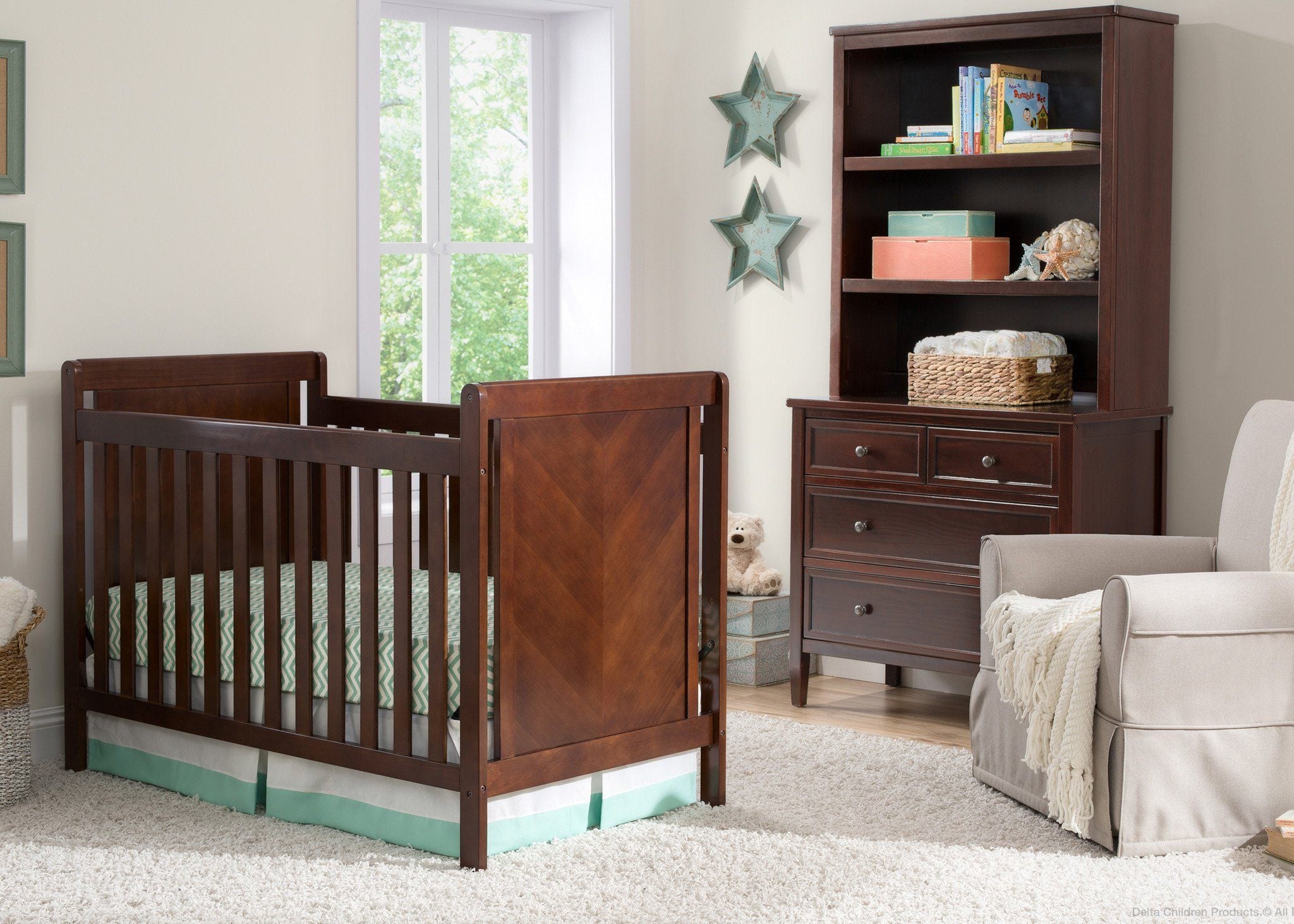4-in-1 Convertible Baby Crib with Toddler Bed & Daybed Functions - Safe & Stylish Nursery Furniture for Newborn to Teen - Perfect for Bedrooms, Daycare Centers & Guest Rooms