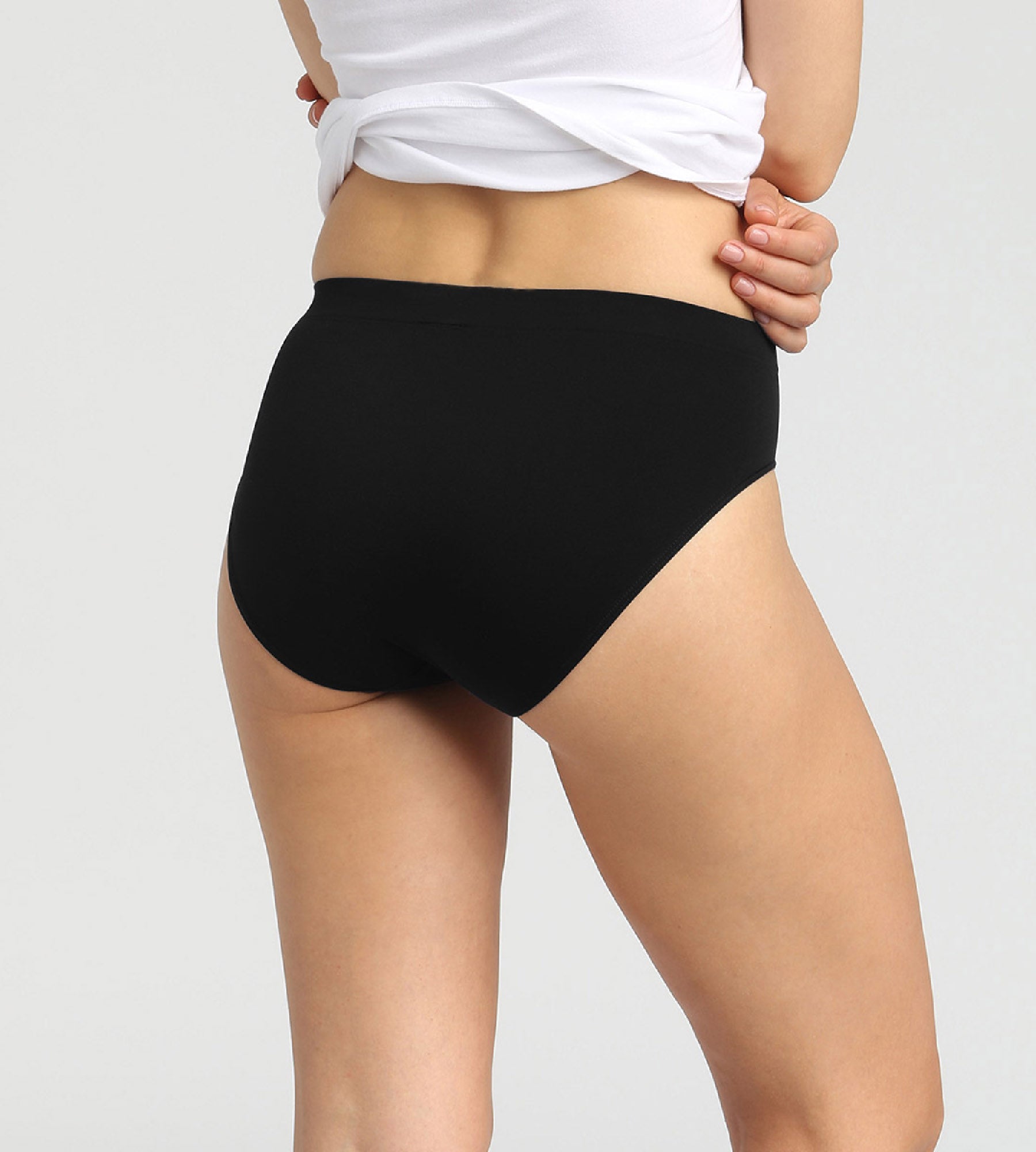 Seamless Microfiber Underwear Pack of 2 - Black & White Eco-Friendly Les Pockets for Comfort & Breathability | Perfect for Yoga, Travel & Everyday Wear