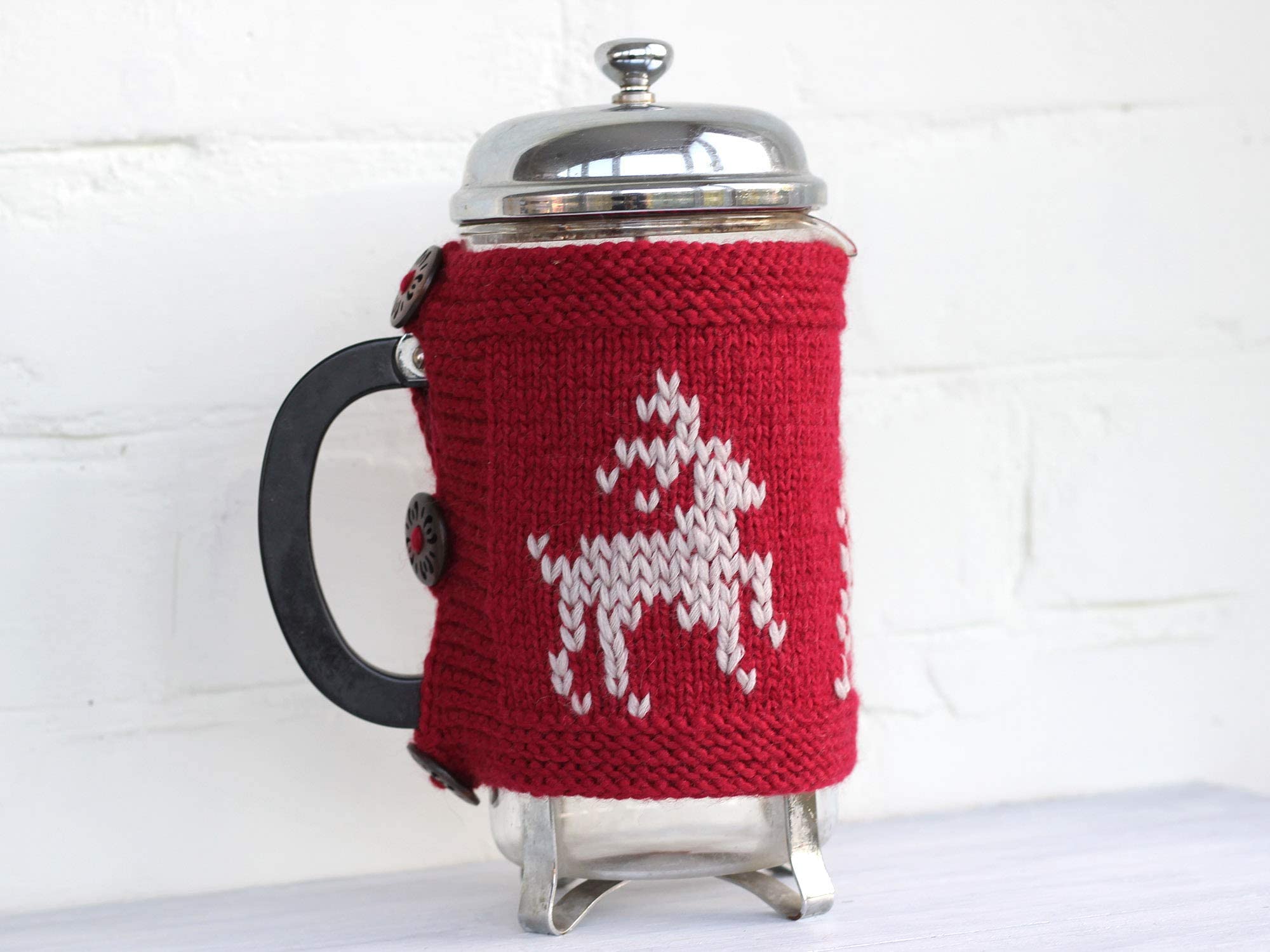 Festive Knit French Press Cozy - Red Christmas Tree & Deer Design Cafetiere Cover - Holiday Table Decor, Tea Pot Cozy - Perfect for Christmas Gatherings, Cozy Kitchen Accessories, Housewarming Gifts