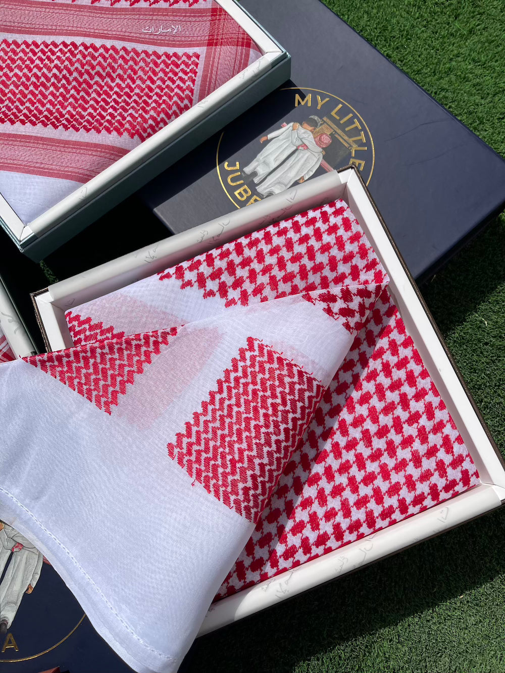 Luxury Unisex Red & White Shemagh Keffiyeh Scarf - Soft Cotton Arab Head Wrap for Men & Women - Perfect for Desert Travel, Fashion Accessory, and Outdoor Protection