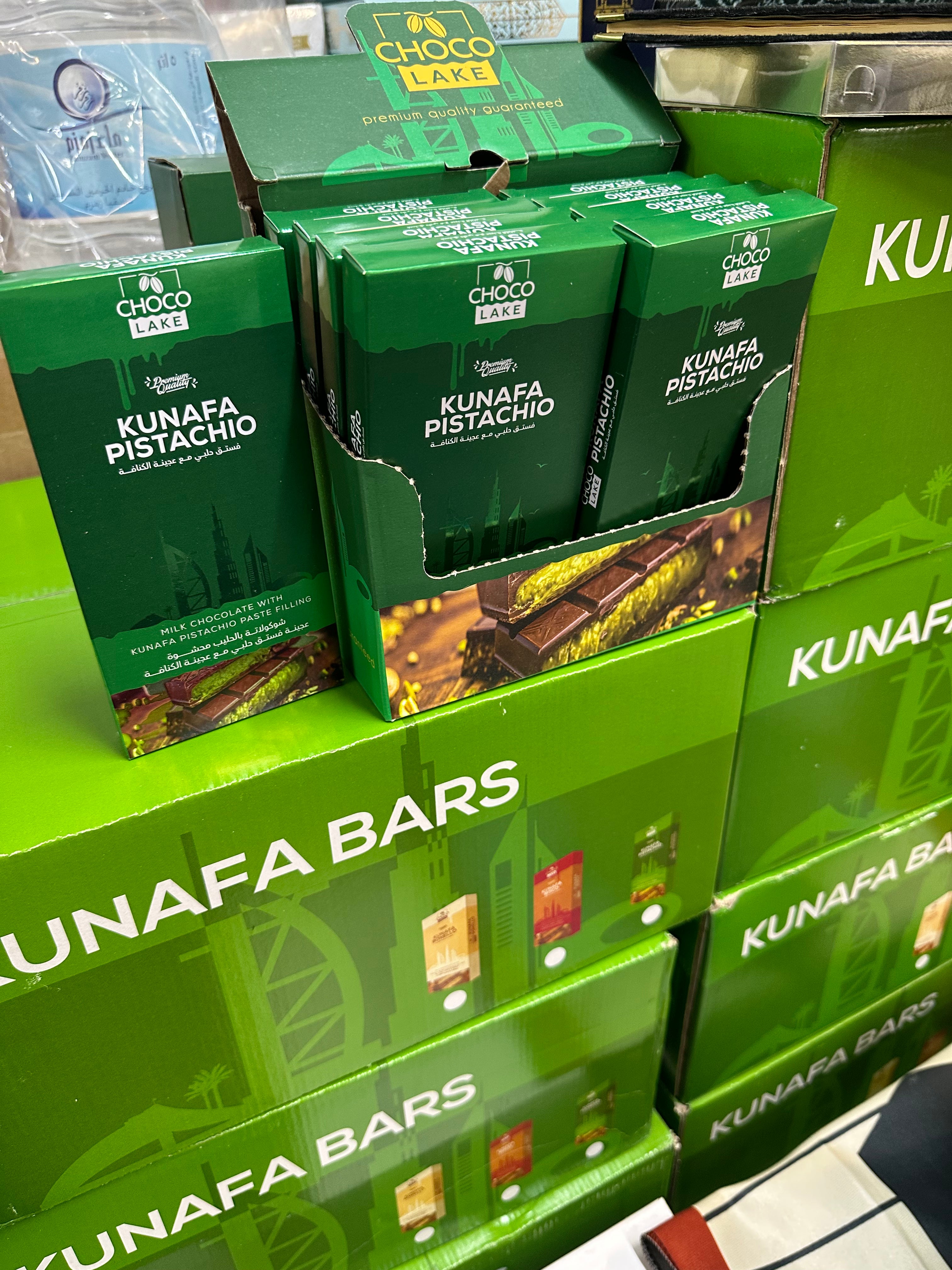 Delicious Kunafa Dubai Chocolate Bar - Authentic Middle Eastern Dessert for Gifting & Special Occasions