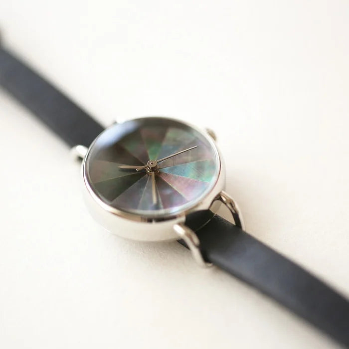 Elegant Women's Black Lip Oyster Pearl Shell Wristwatch - Japanese Handmade Luxury Watch for Formal Events & Special Occasions