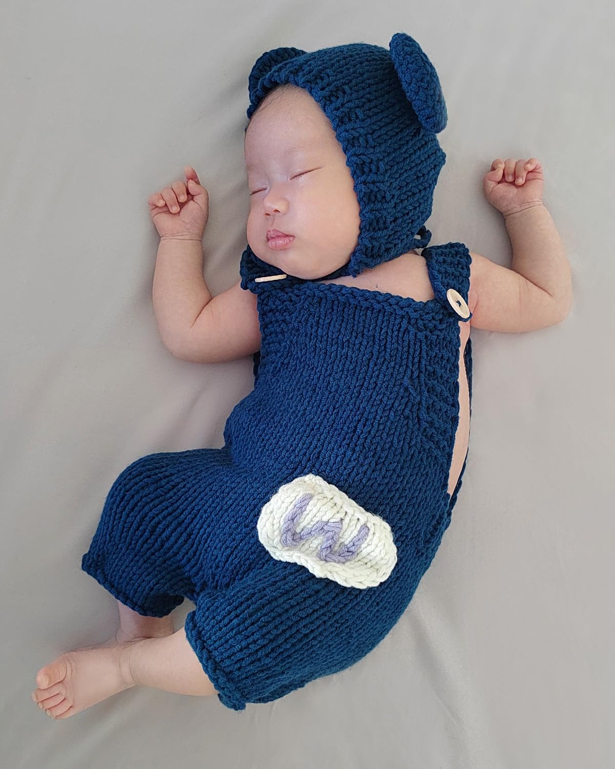 Adorable Newborn Photography Bear Outfits - Soft Crochet Knitted Romper for Baby Photoshoot (Boy & Girl) - Perfect for First Birthday, Christening & Family Portrait Sessions