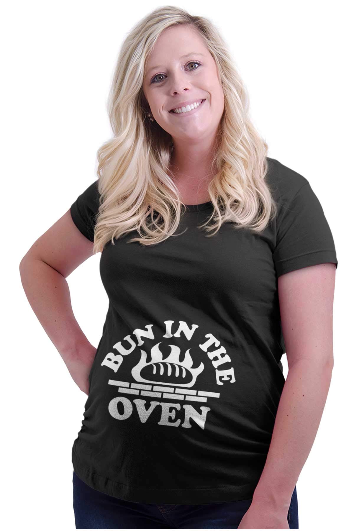 Funny Maternity T-Shirt for Women - 'Bun in The Oven' Pregnancy Tee - Comfortable & Stylish Prenatal Shirt for Expecting Moms - Perfect for Baby Showers, Pregnancy Announcements & Maternity Photos