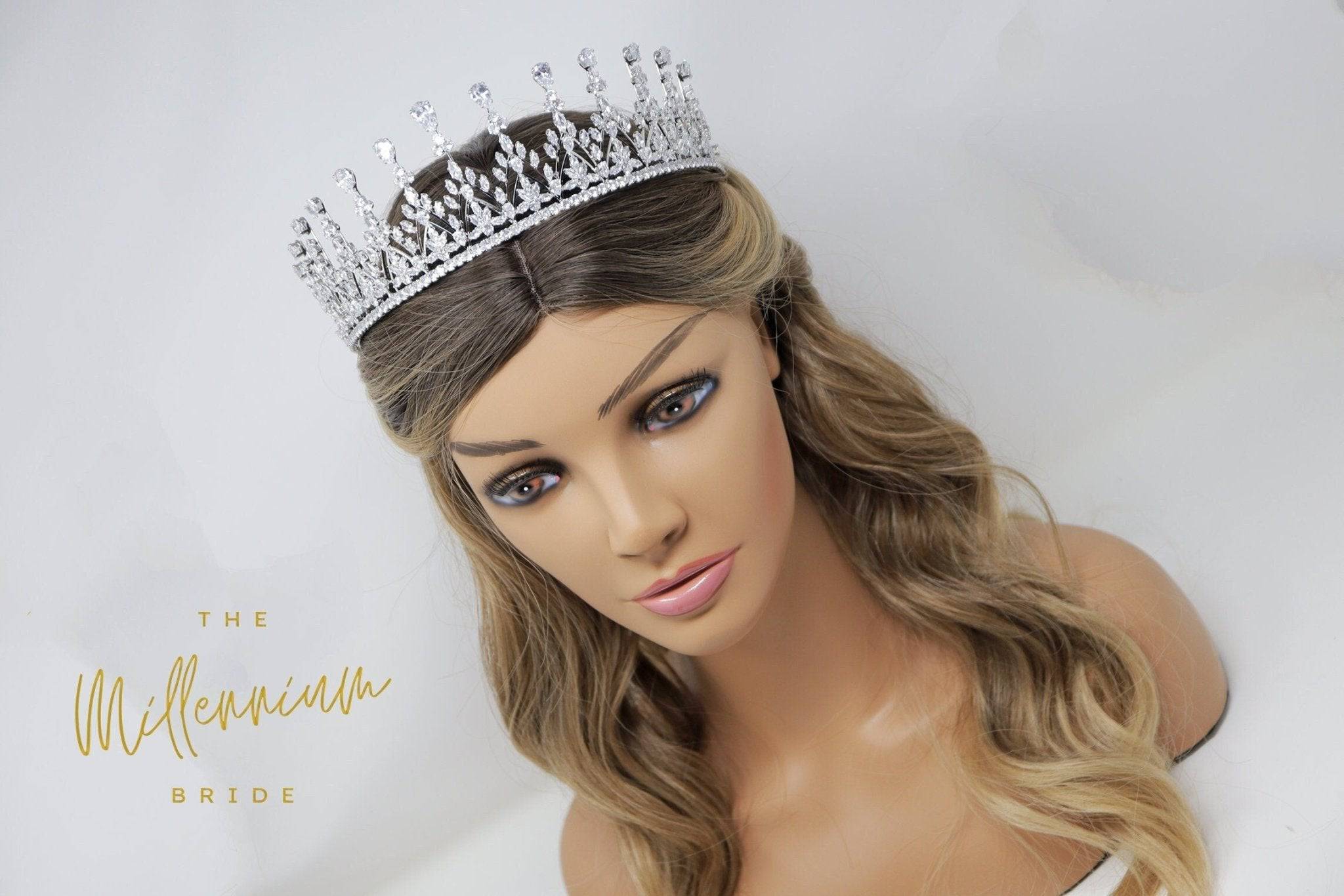 Swarovski Crystal Wedding Tiara for Bride - Sparkling Bridal Crown Headpiece with Rhinestones - Perfect for Weddings, Prom, Pageants & Special Occasions