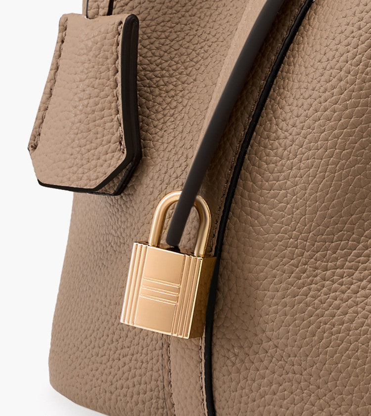 Stylish Genuine Leather Bucket Bag for Women - Trendy Crossbody Shoulder Handbag - Perfect for Work, Travel & Everyday Use