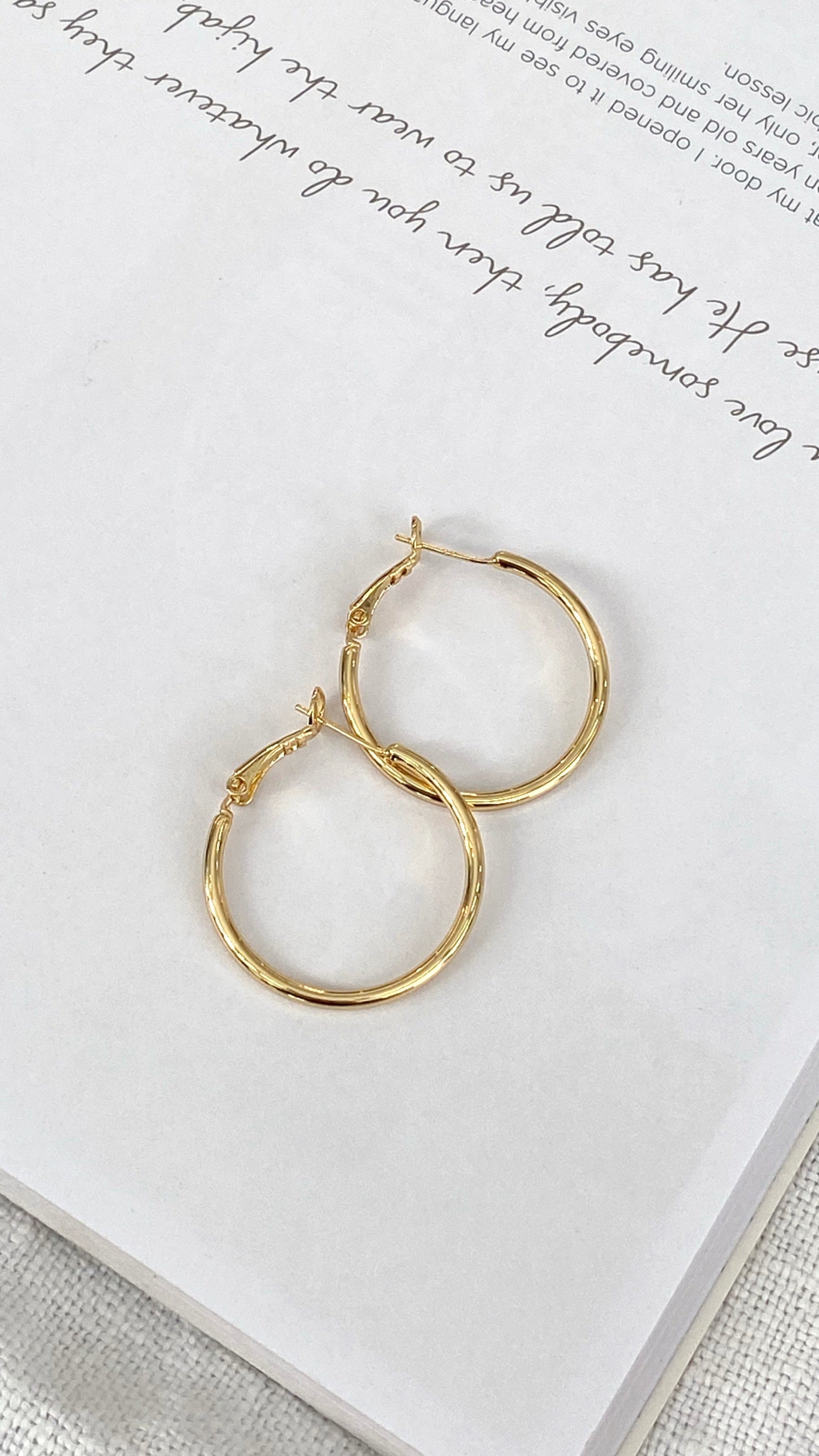 Leni Hoops 14K Gold Plated Earrings for Women - Hypoallergenic & Lightweight Hoop Earrings for Everyday Wear, Parties & Gifts