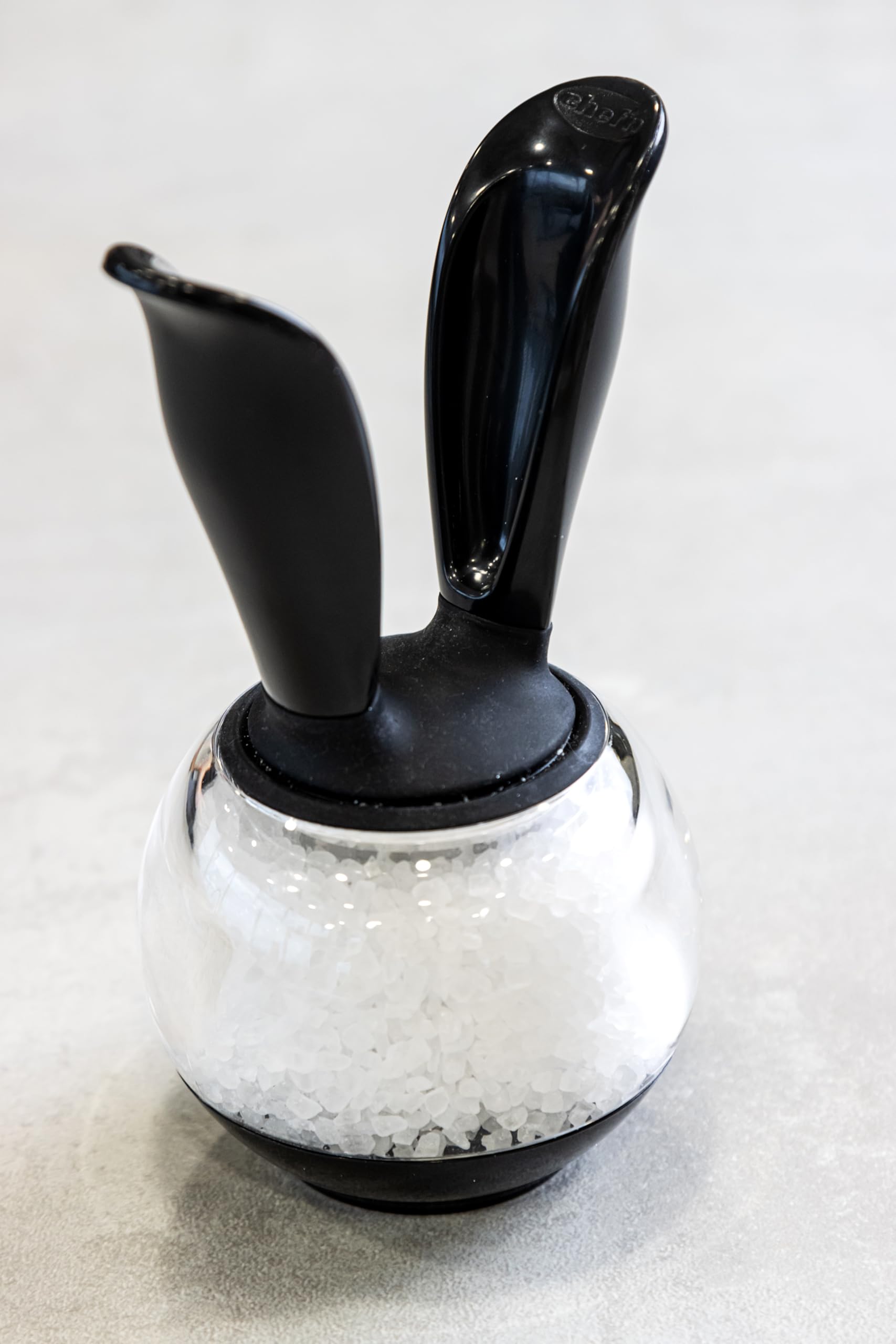 Chef'n SaltBall Grinder - Premium Black & Clear Salt Grinder for Cooking, Baking & Seasoning | Perfect for Kitchen, BBQ & Dining Table Use