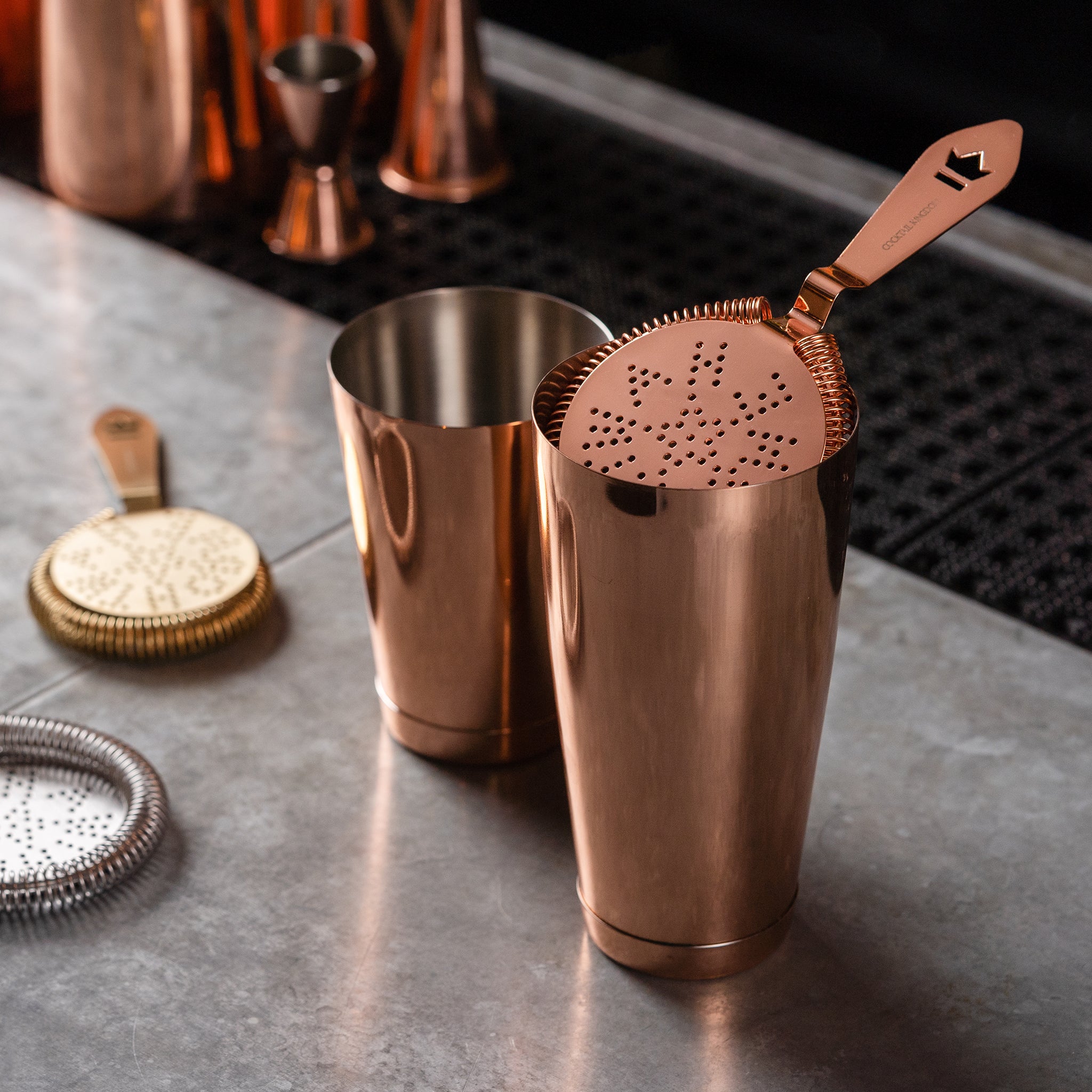Vintage Style Large Cocktail Strainer - Copper Plated Bar Tool for Mixing Drinks, Perfect for Home Bars, Cocktail Parties, and Professional Bartending