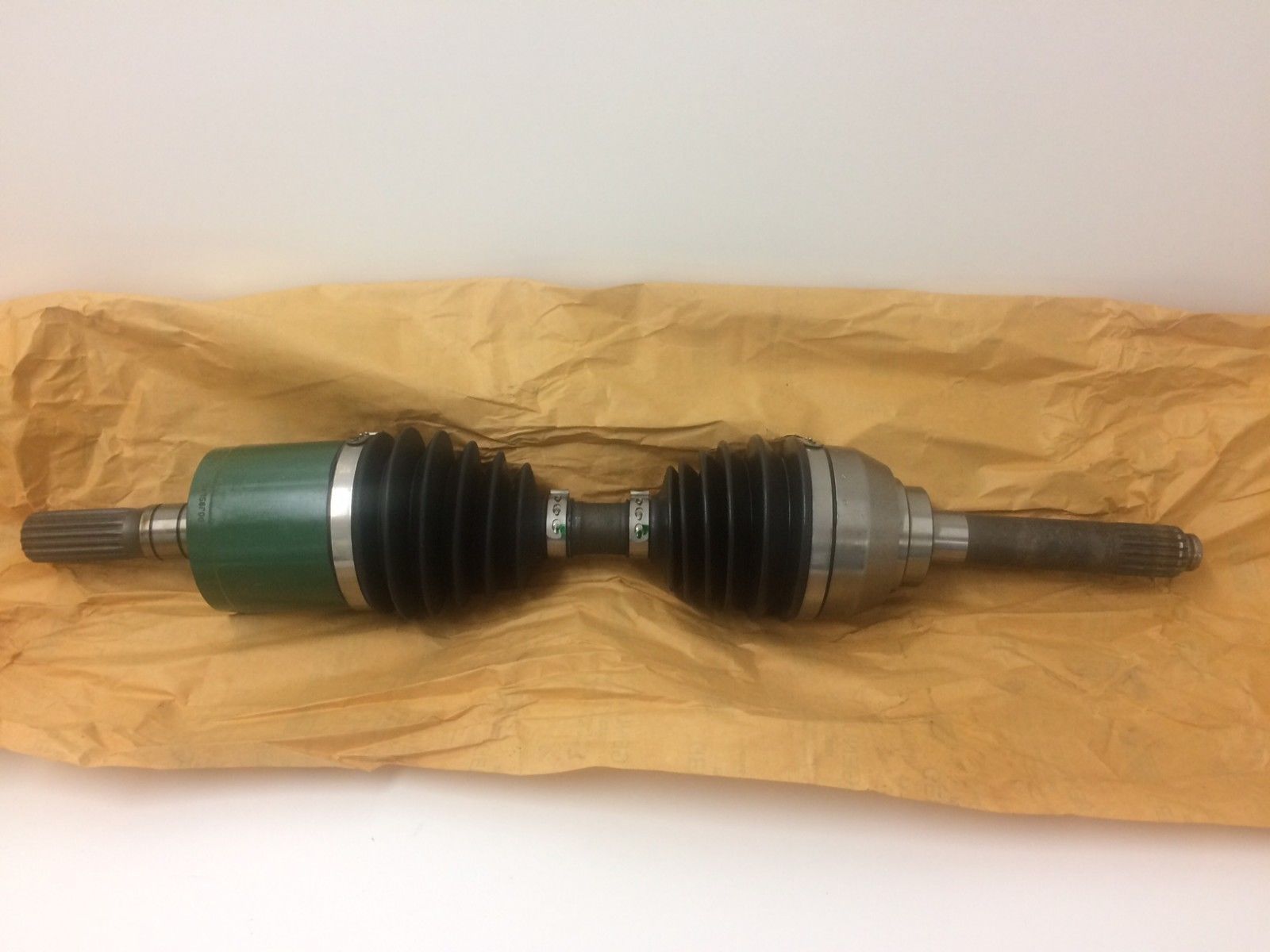 Genuine Holden Jackaroo 4X4 Right Front Driveshaft Assembly 1998-2008 - Replacement Part for Off-Road Adventures & 4WD Maintenance