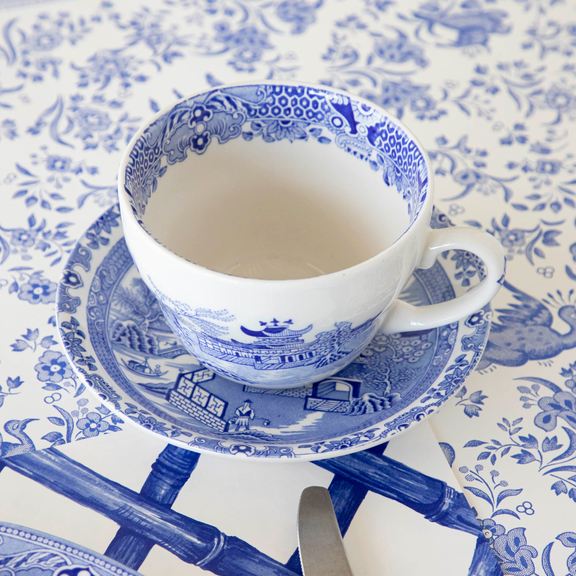 Blue Willow Dinnerware Set by Burleigh – Elegant English Bone China Plates, Bowls & Cups – Perfect for Formal Dining, Tea Parties & Home Decor