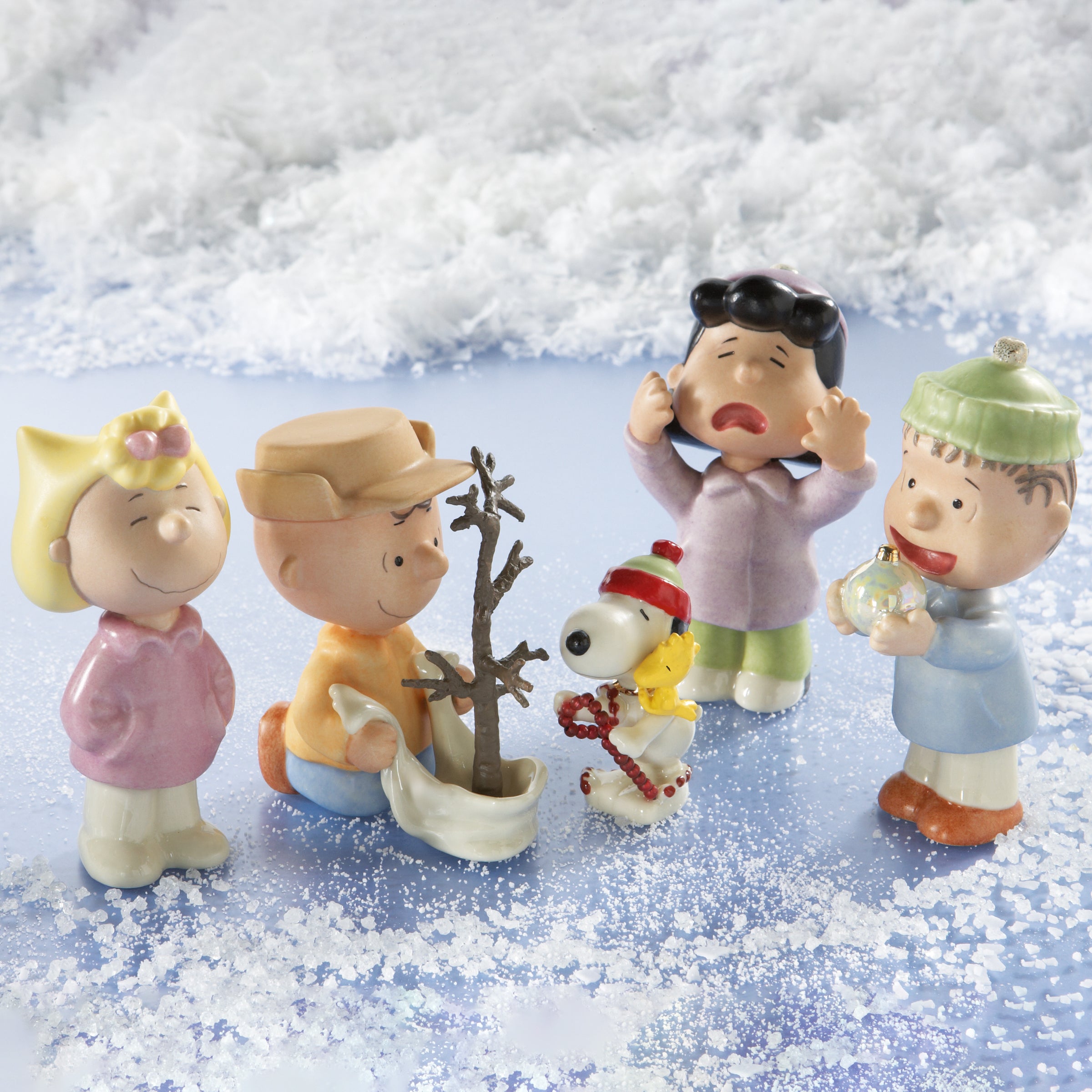 Charlie Brown Christmas Figurine Set - 5 Piece Peanuts Collectible Holiday Decor for Home, Office & Gift Giving