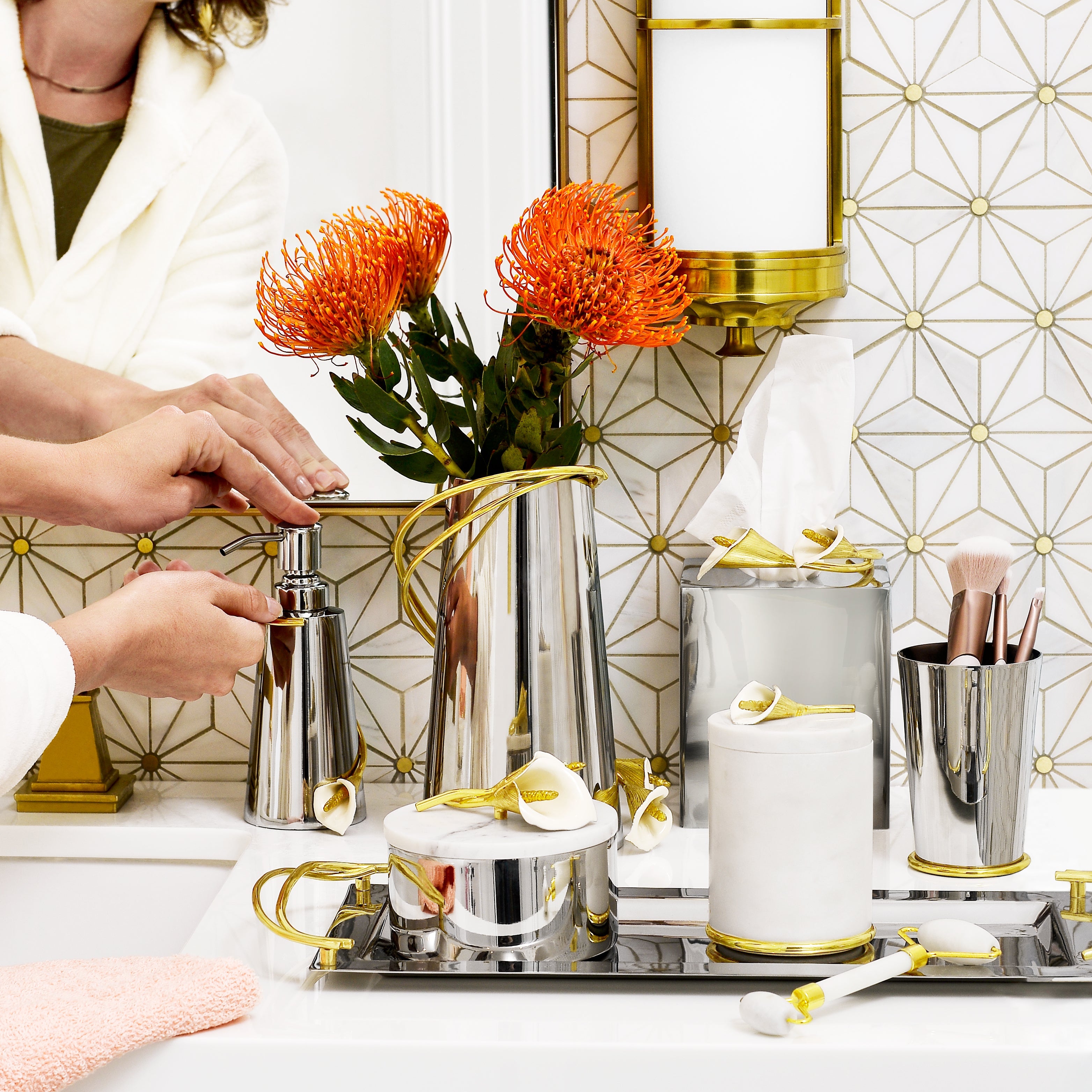 Elegant Calla Lily Soap Dispenser - Modern Ceramic Bathroom Liquid Soap Pump for Kitchen & Bathroom Decor - Perfect for Home, Spa, and Hotel Use