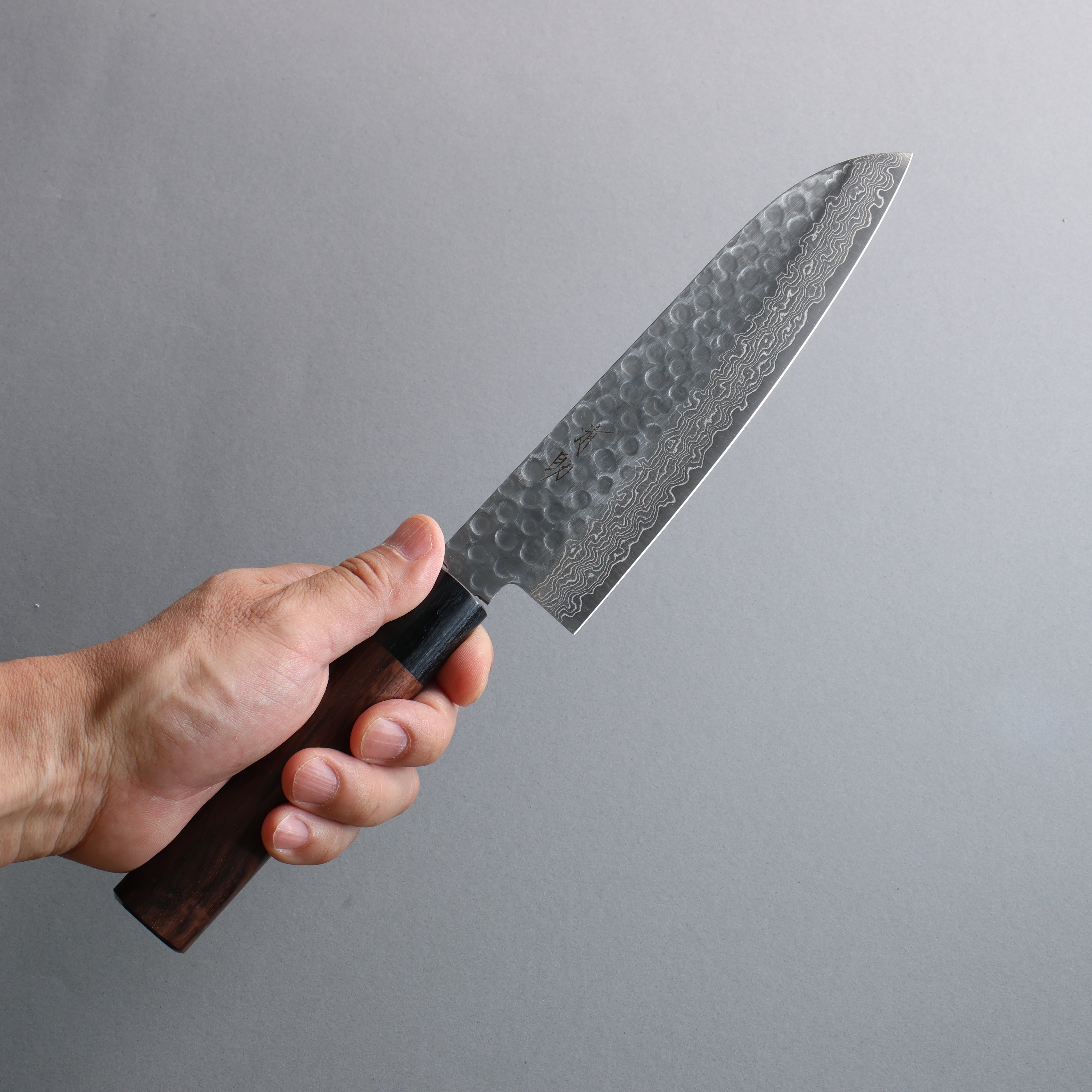 Seisuke VG10 16-Layer Hammered Damascus Santoku Knife 180mm with Rosewood Handle - Perfect for Slicing, Dicing, and Chopping Vegetables, Meat, and Fish in Professional Kitchens & Home Cooking
