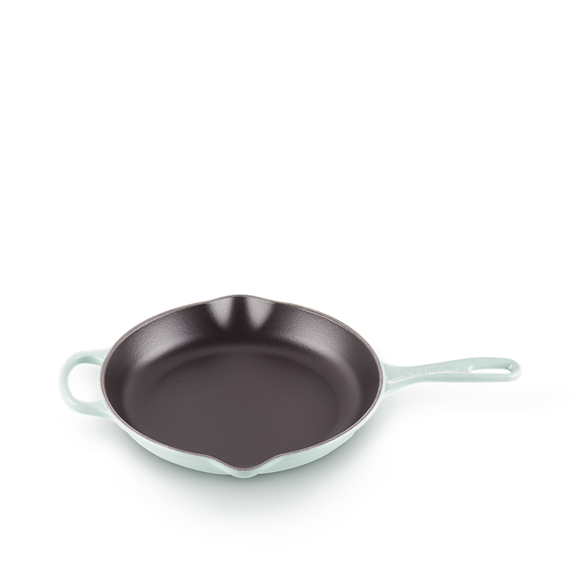 Le Creuset 26cm Signature Cast Iron Skillet with Iron Handle - Sage Green | Premium French Oven for Searing, Baking & Stovetop Cooking | Perfect for Home Chefs & Gourmet Kitchens