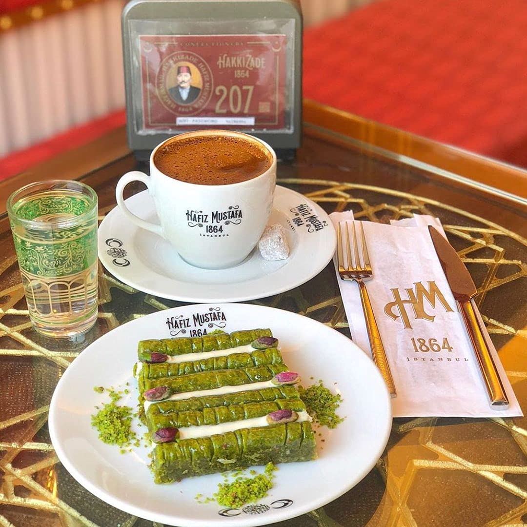 Premium Hafiz Mustafa 1864 Istanbul Baklava Pastry Gift Box - Authentic Turkish Baklava Dessert with Fresh Phyllo Dough, Pistachios, Hazelnuts & Walnuts - Perfect for Birthdays, Christmas Gifts, Dinner Parties & Turkish Cuisine Lovers