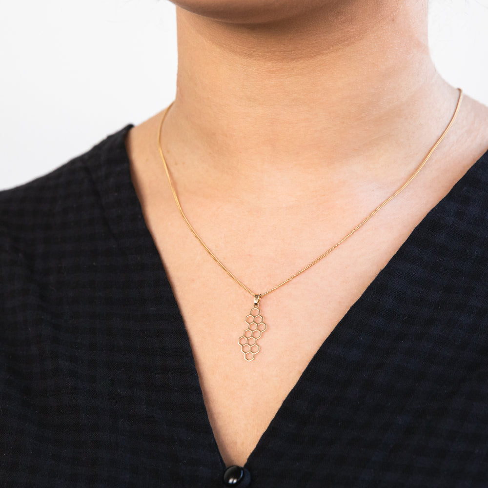 9ct Yellow Gold Beehive Pattern Pendant - Elegant Bee Jewelry for Women, Perfect for Everyday Wear & Gift Giving