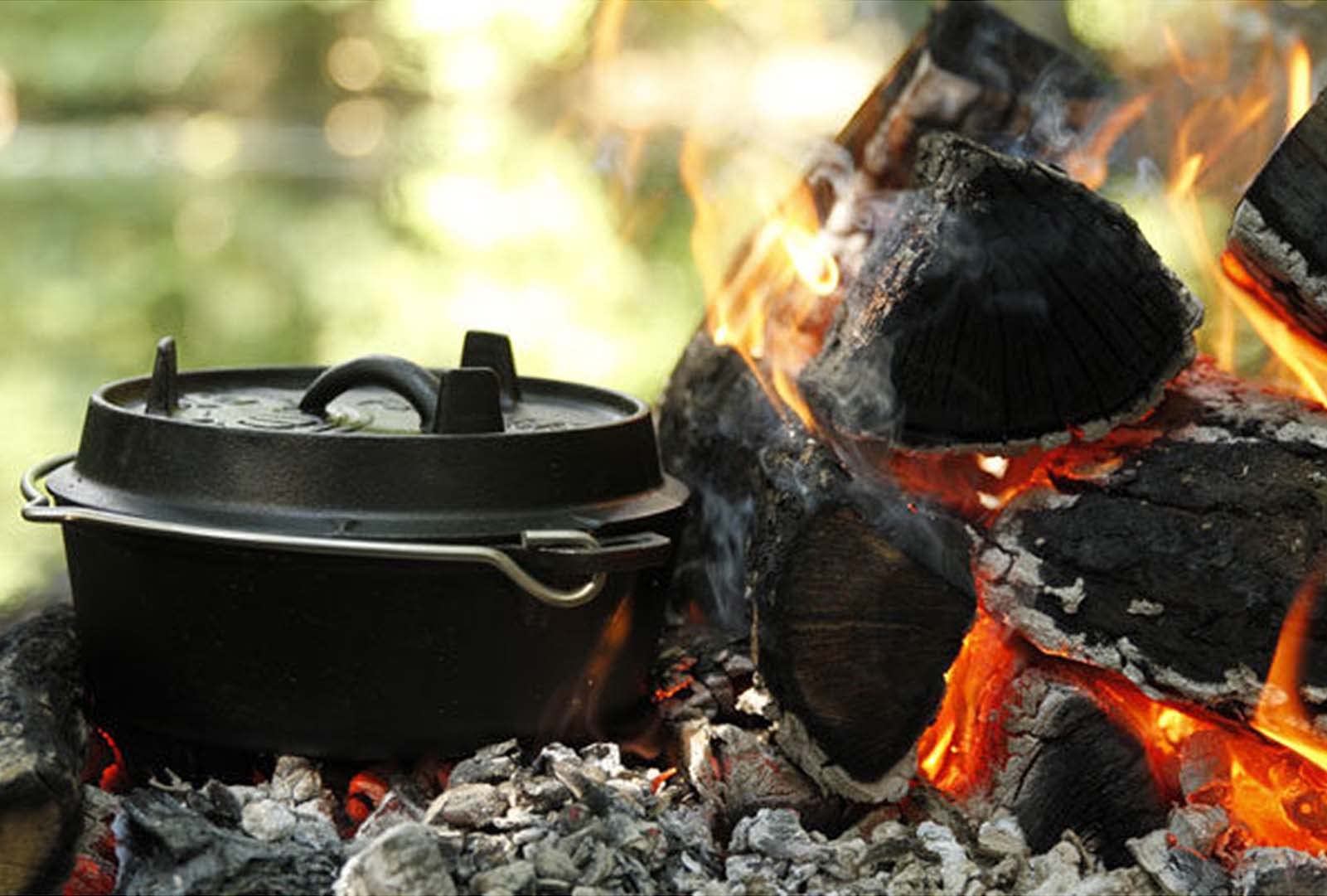 Petromax Cast Iron Dutch Oven - Heavy Duty Outdoor Camping Cookware Pot for Backpacking, Picnics & Campfire Cooking - Perfect for Stews, Baking & Open Flame Meals