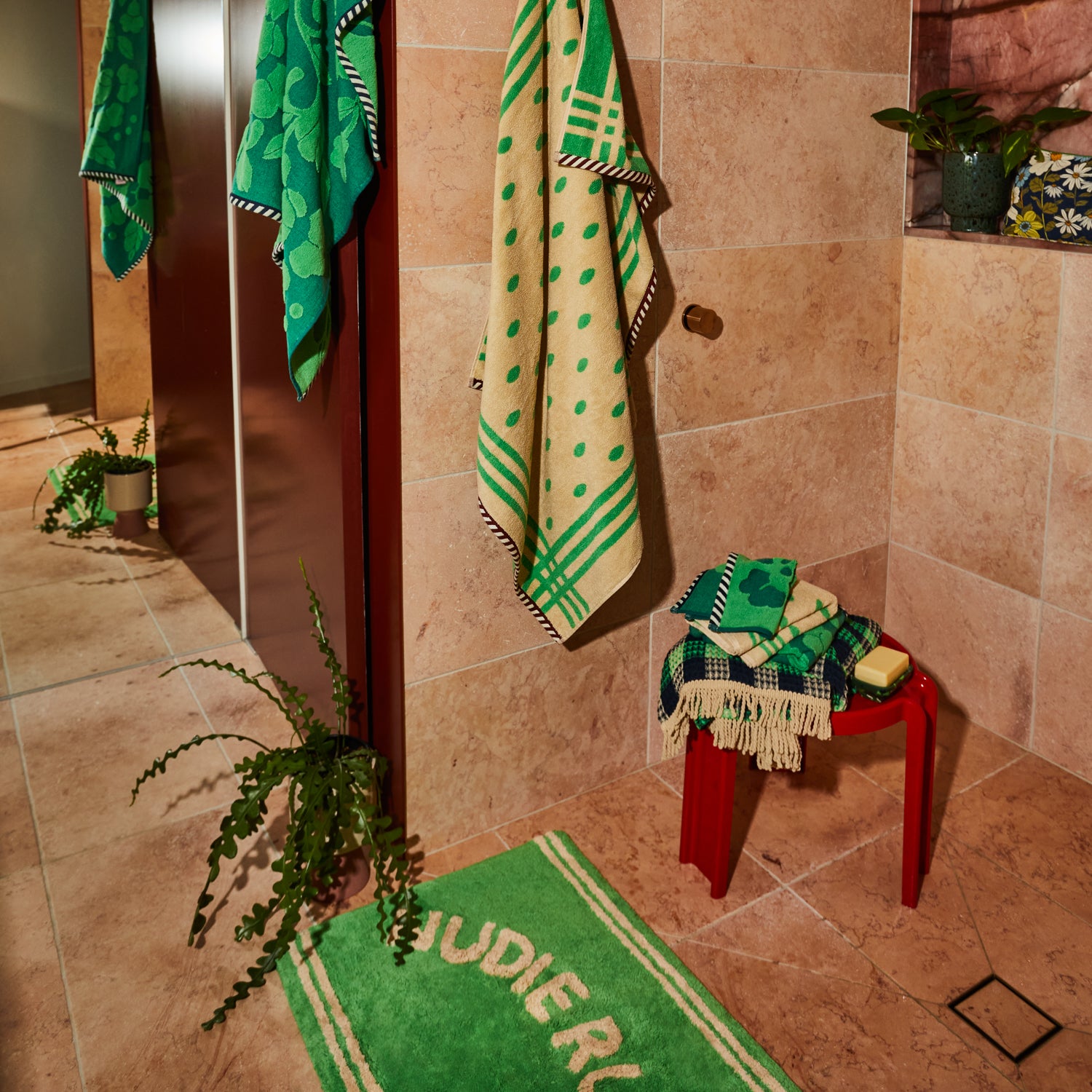 Elba Nudie Bath Mat - Ultra Soft Absorbent Non-Slip Bathroom Rug for Shower, Tub & Bathroom Floor - Perfect for Modern Home Decor & Spa Relaxation