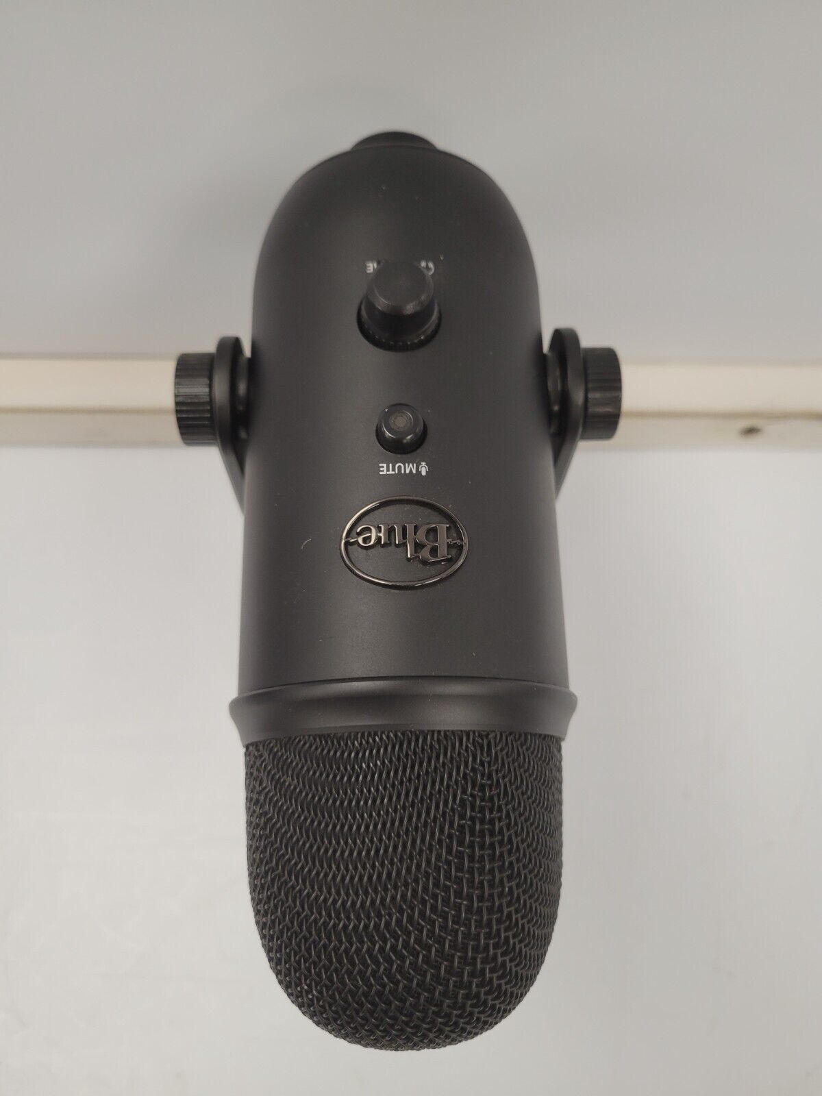 Blue Yeti USB Microphone for Recording, Streaming & Podcasting - Premium Sound Quality for Gaming, YouTube & Voiceovers