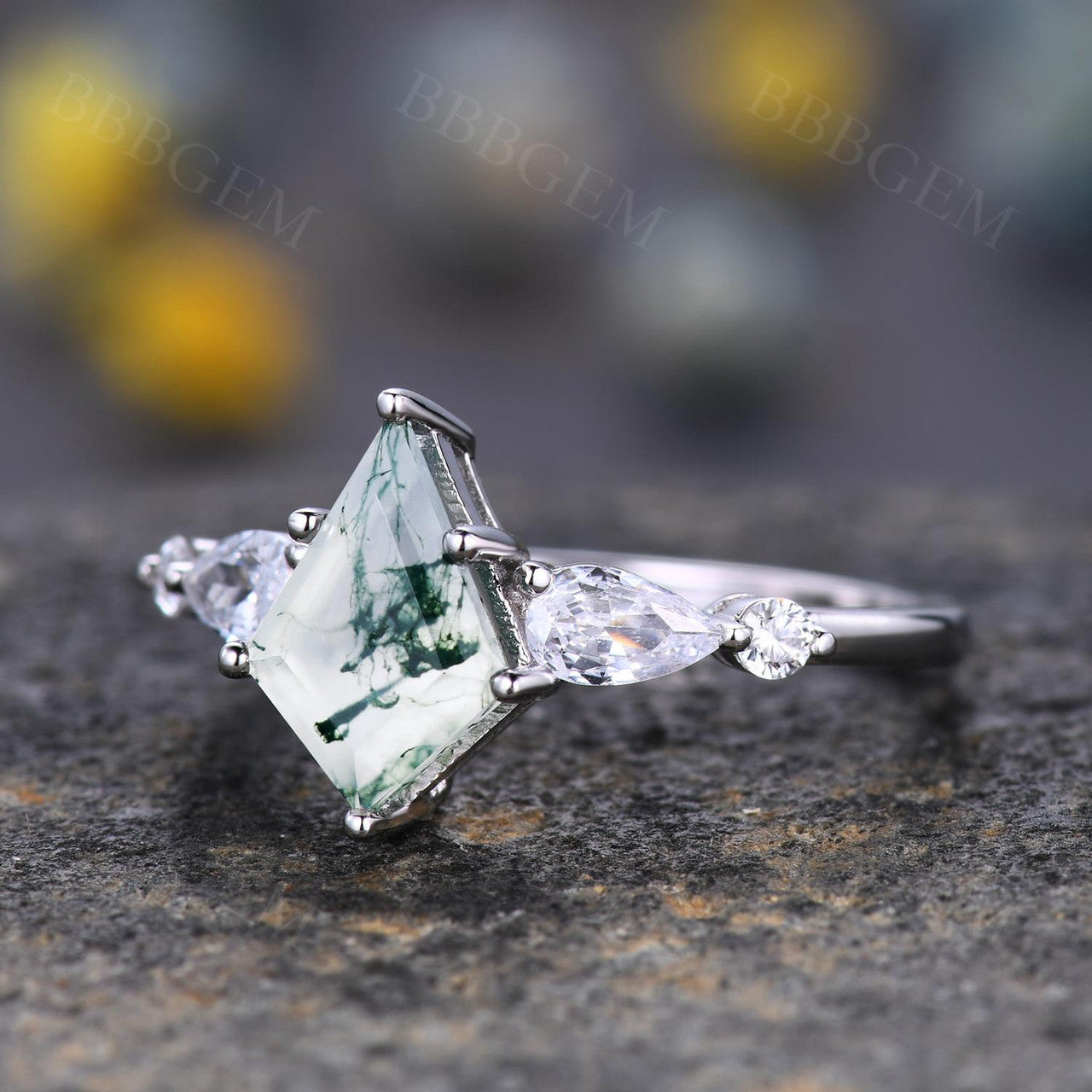 Vintage Green Moss Agate Engagement Ring for Women - Elegant Kite Step Cut Gemstone Jewelry - Perfect for Proposals, Anniversaries & Special Occasions