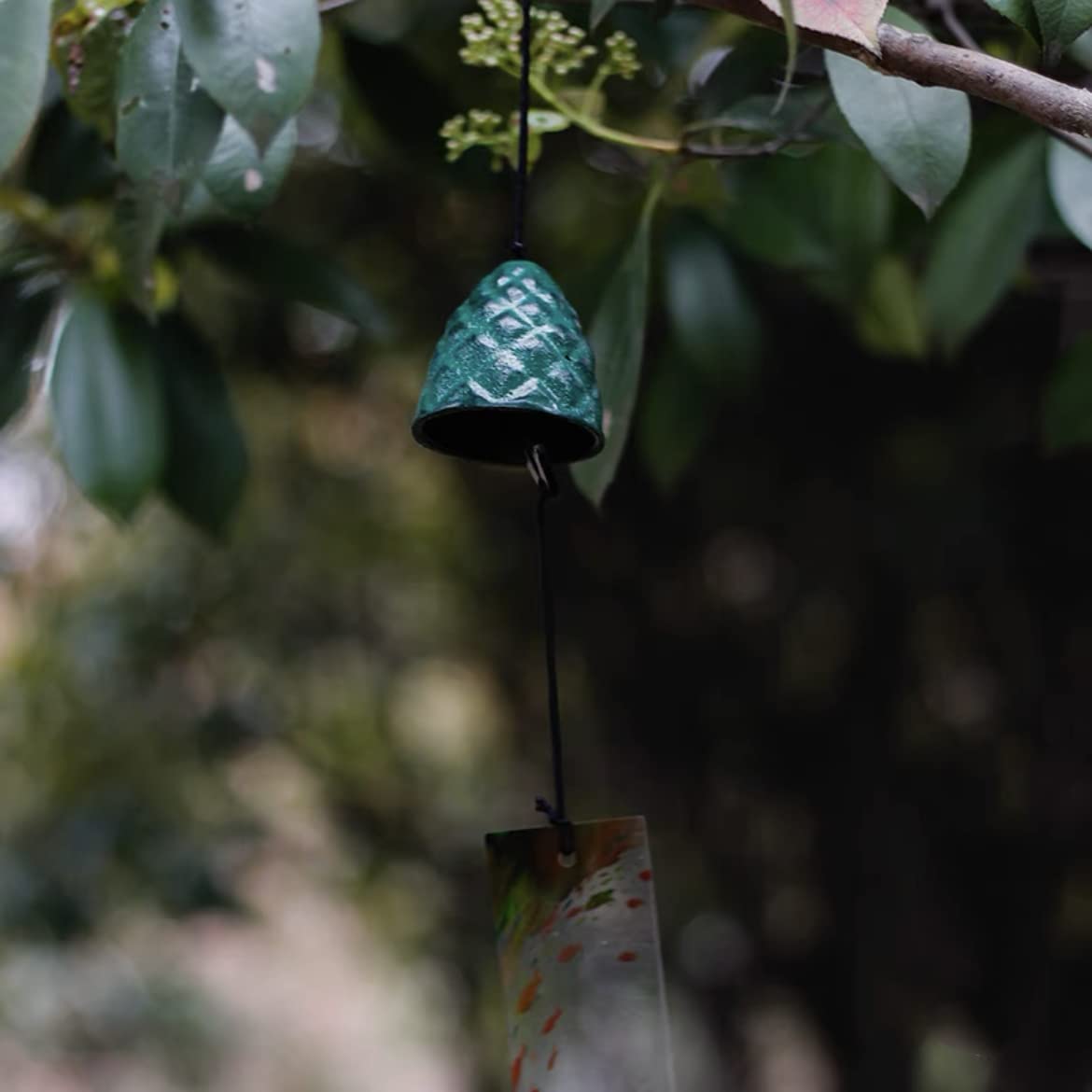 Japanese-Style Southern Cast Iron Wind Chime - Outdoor Courtyard Decor, Zen Temple Prayer Ornament, Rustic Door Hanging Gift with Pine Cone Design - Perfect for Garden, Patio, Porch & Meditation Spaces