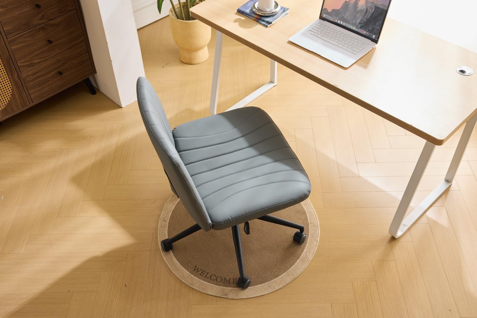 VINGLI Criss Cross Legged Office Chair - Wide Comfortable Computer Desk Chair with/without Wheels - Swivel Armless Rolling Task Chair for Home Office, Study, Makeup - Scratch-Resistant PU Leather in Grey - Perfect for Small Spaces & Cat Owners