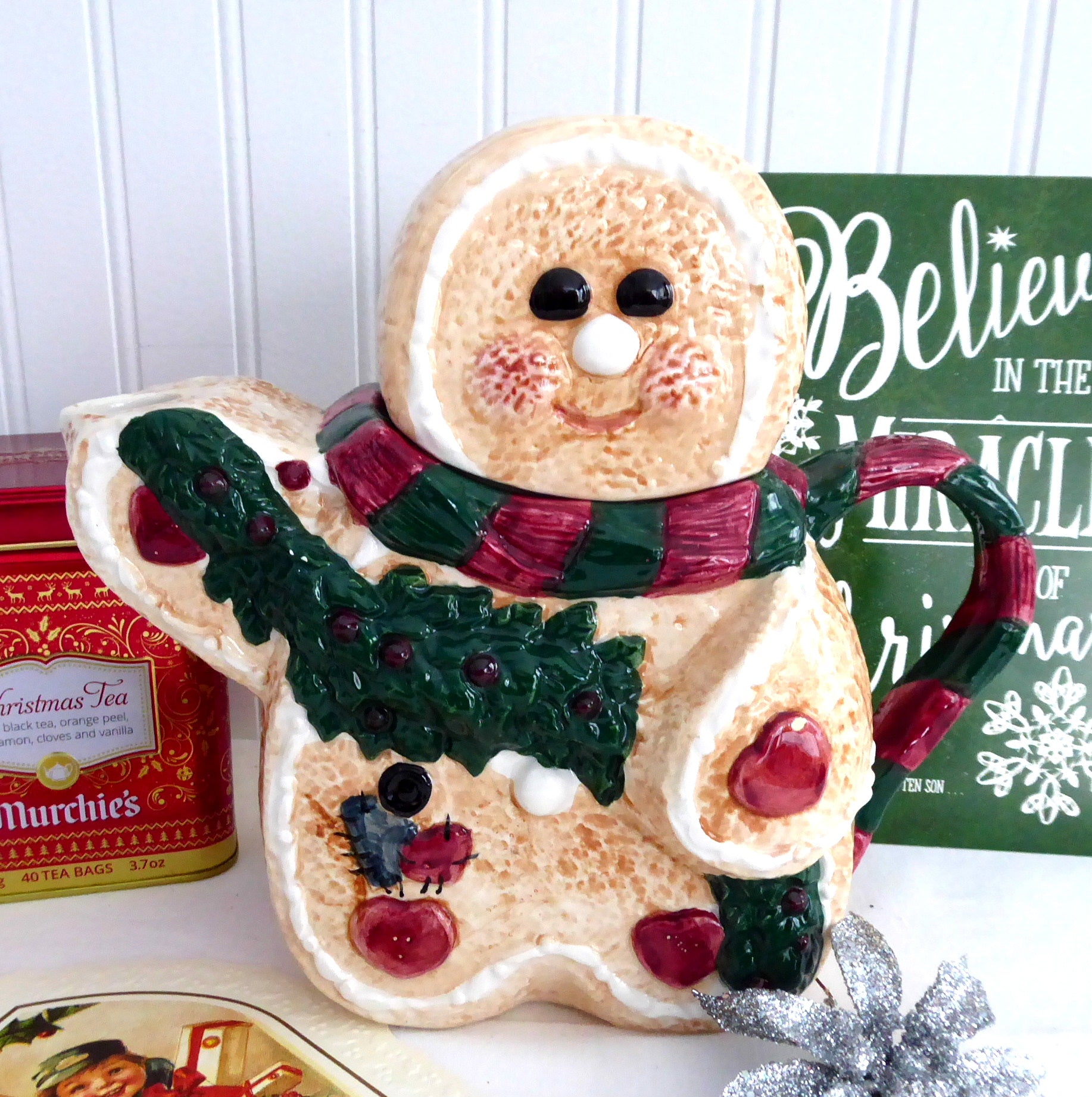 Large Hand-Painted Christmas Gingerbread Boy Ceramic Teapot - Holiday Gift for Tea Lovers, Perfect for Festive Gatherings & Cozy Winter Evenings