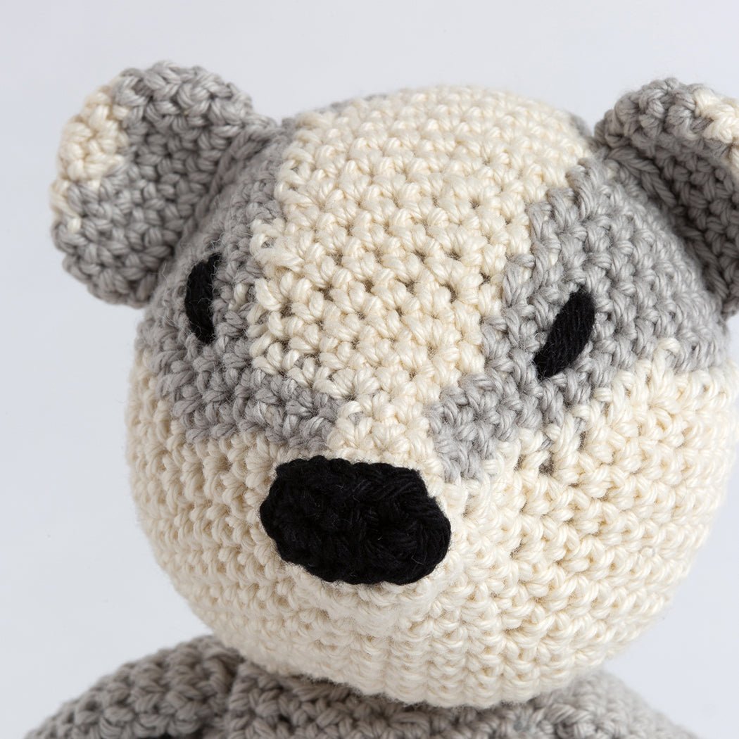 Daisy The Badger Crochet Kit - Complete DIY Crochet Set for Beginners & Adults - Perfect for Crafting, Gifts & Home Decor