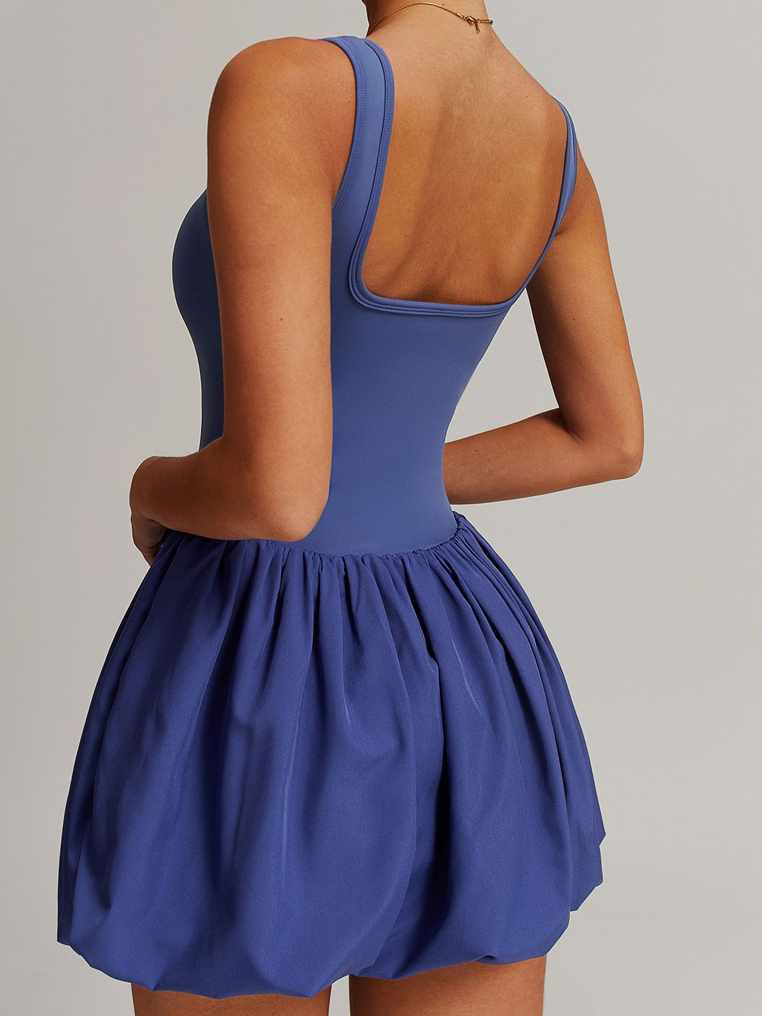 ZASUWA Women's Solid Color U-Neck Backless 2-in-1 Pleated Tennis Dress - Perfect for Tennis, Workouts & Summer Fashion